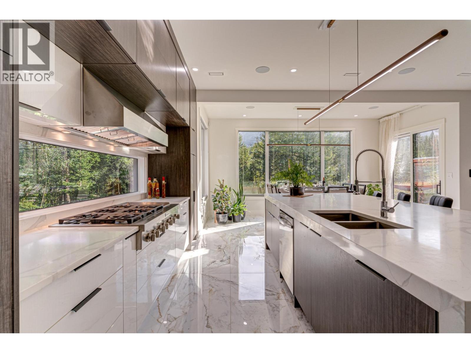 4 SUNSET Lane, Fernie