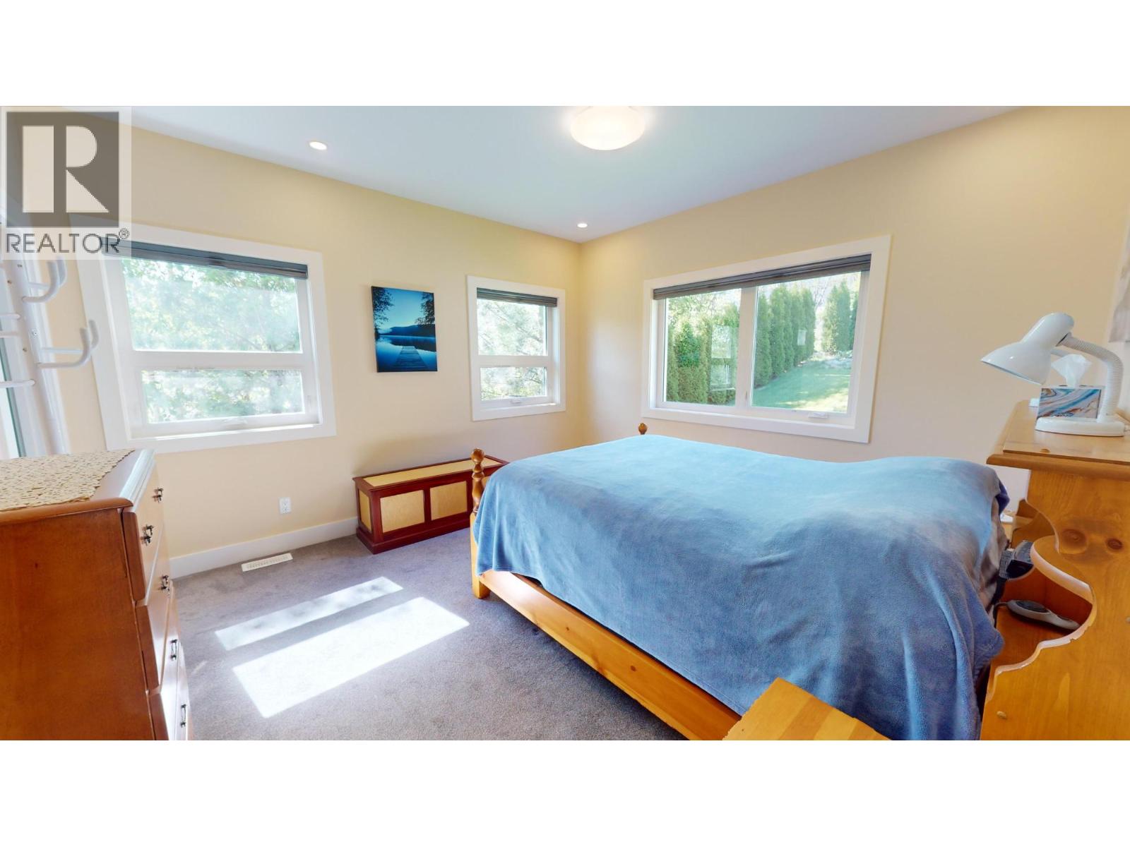 2475 Colin Crescent, Trail