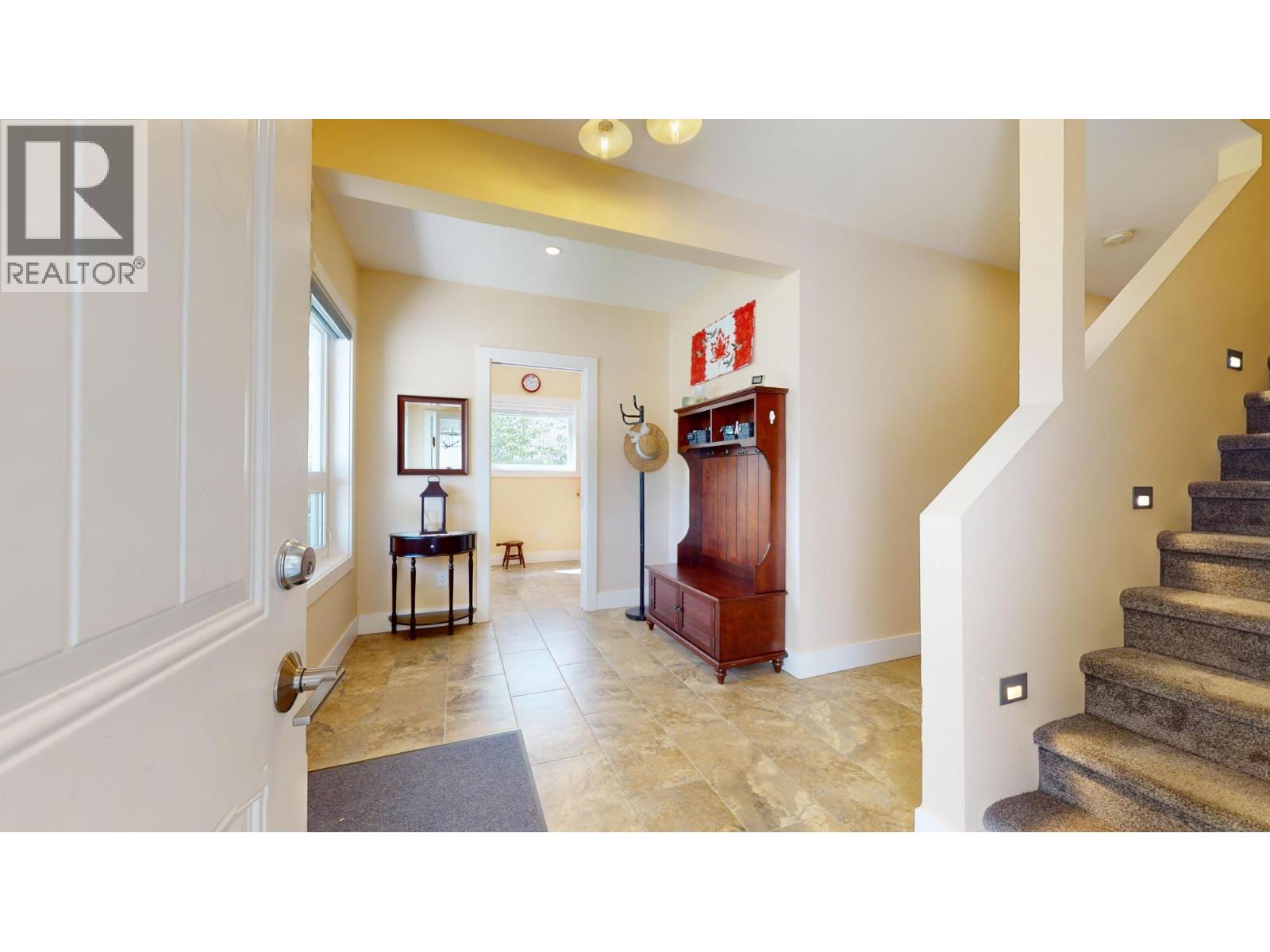 2475 Colin Crescent, Trail