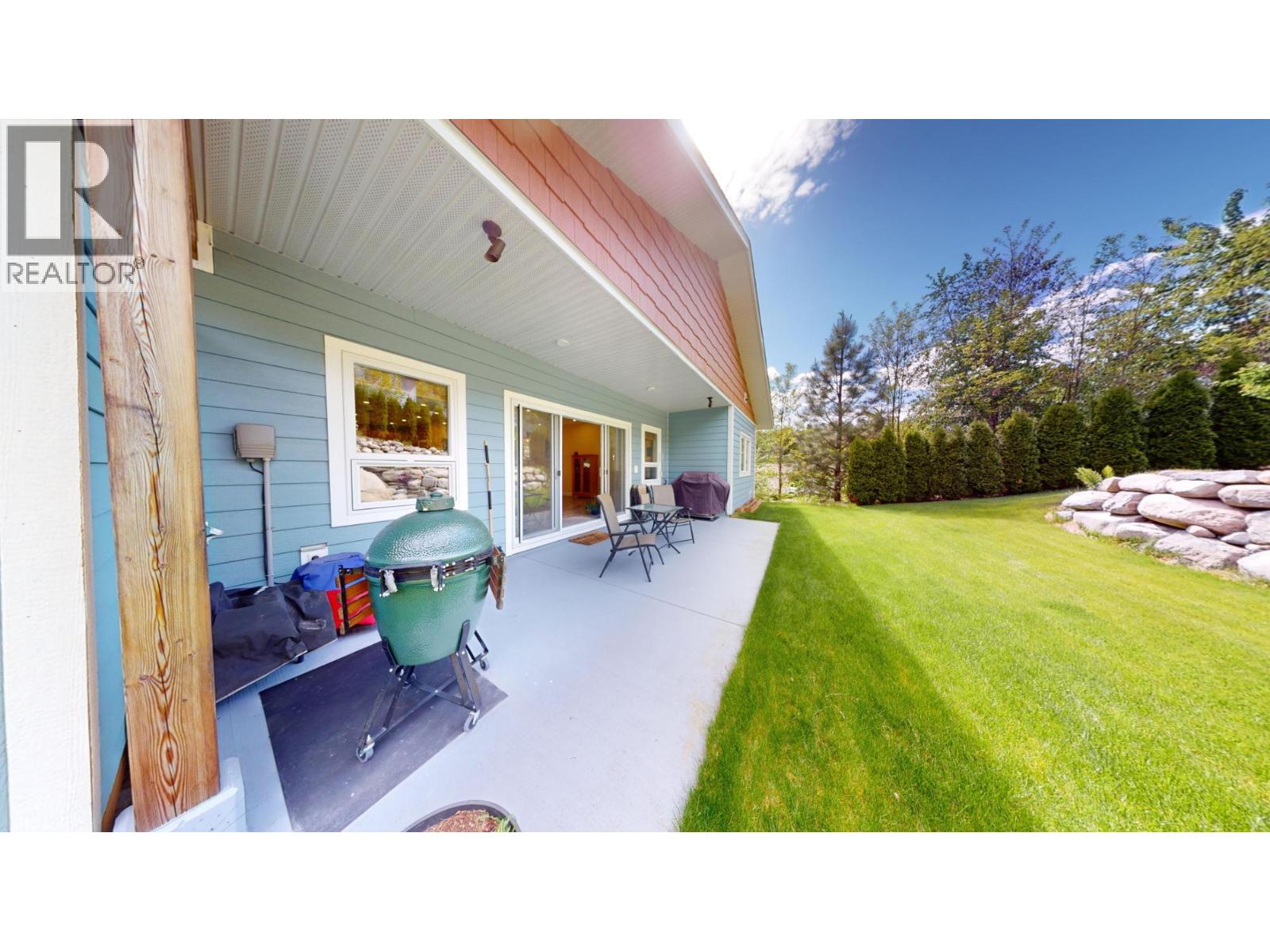 2475 Colin Crescent, Trail