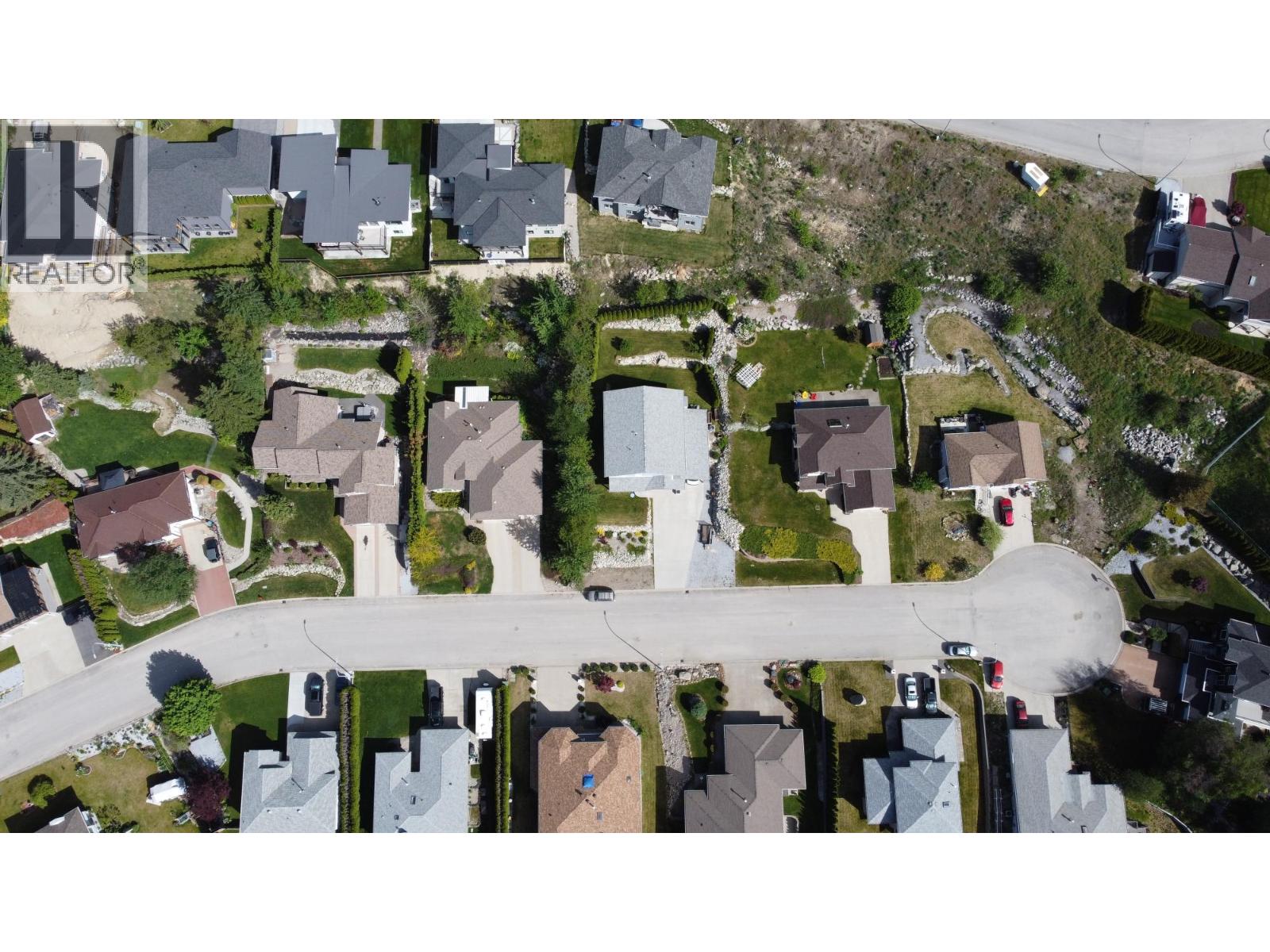 2475 Colin Crescent, Trail