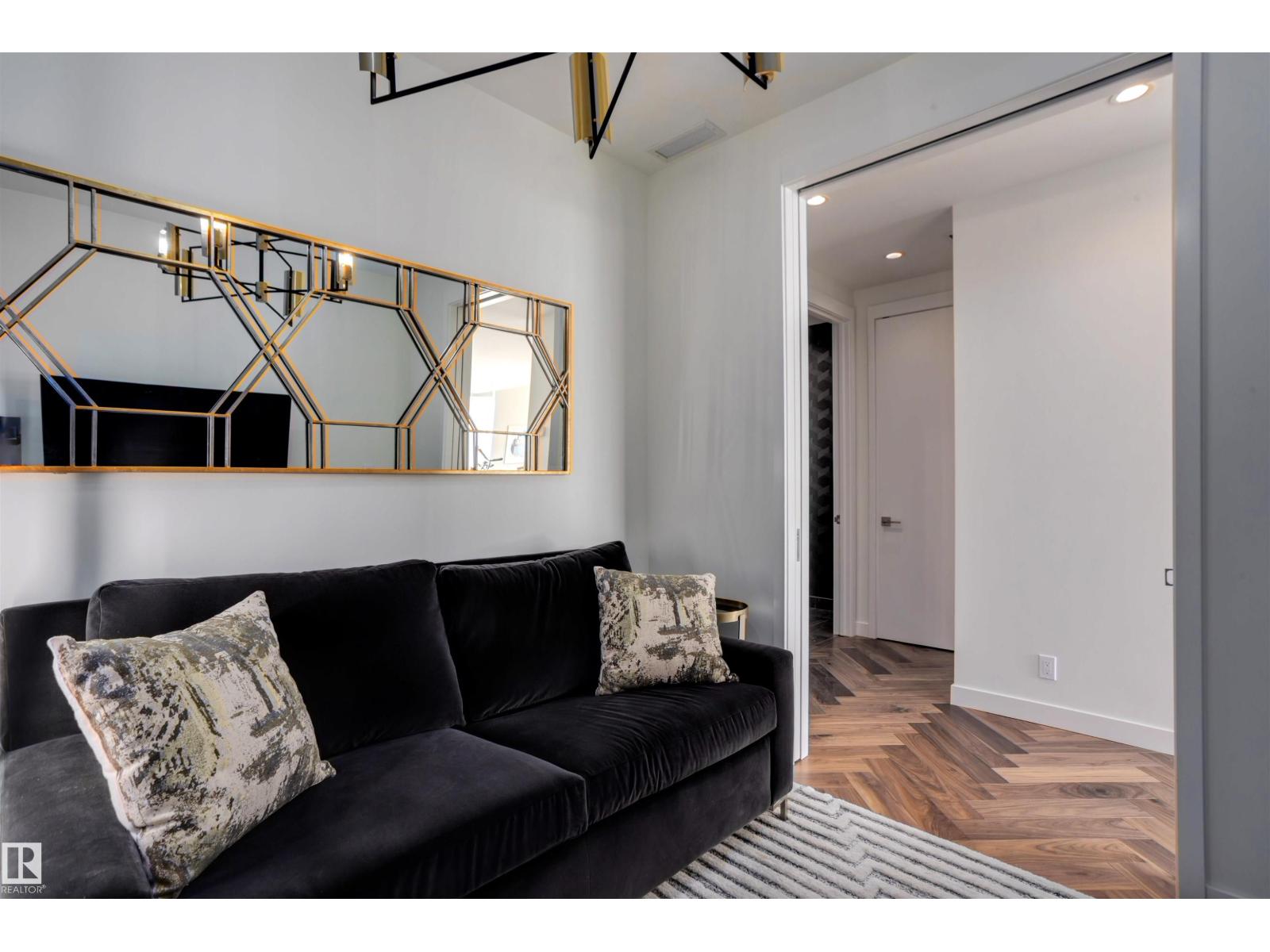 #5002 10360 102 ST NW NW, Edmonton