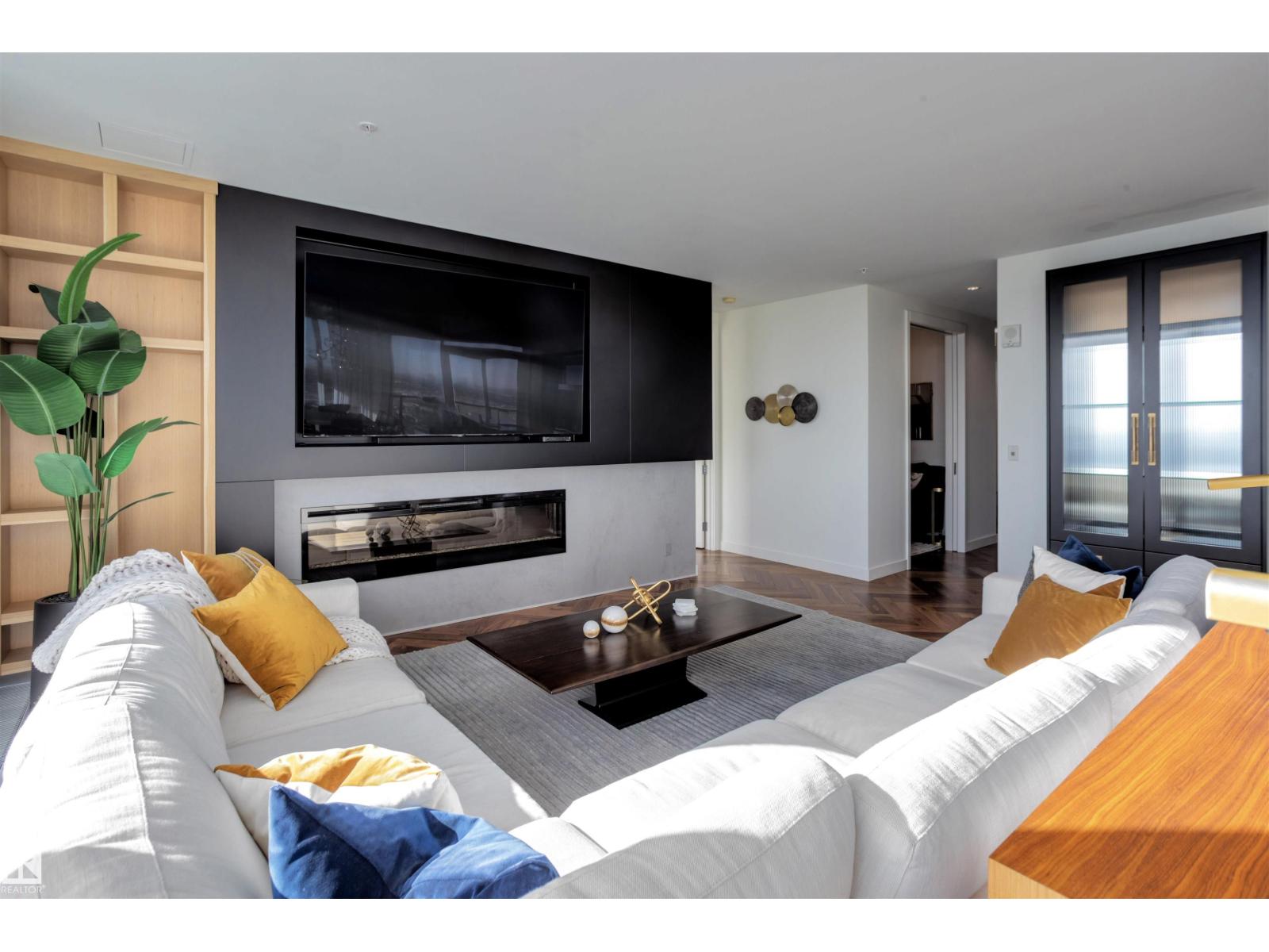 #5002 10360 102 ST NW NW, Edmonton