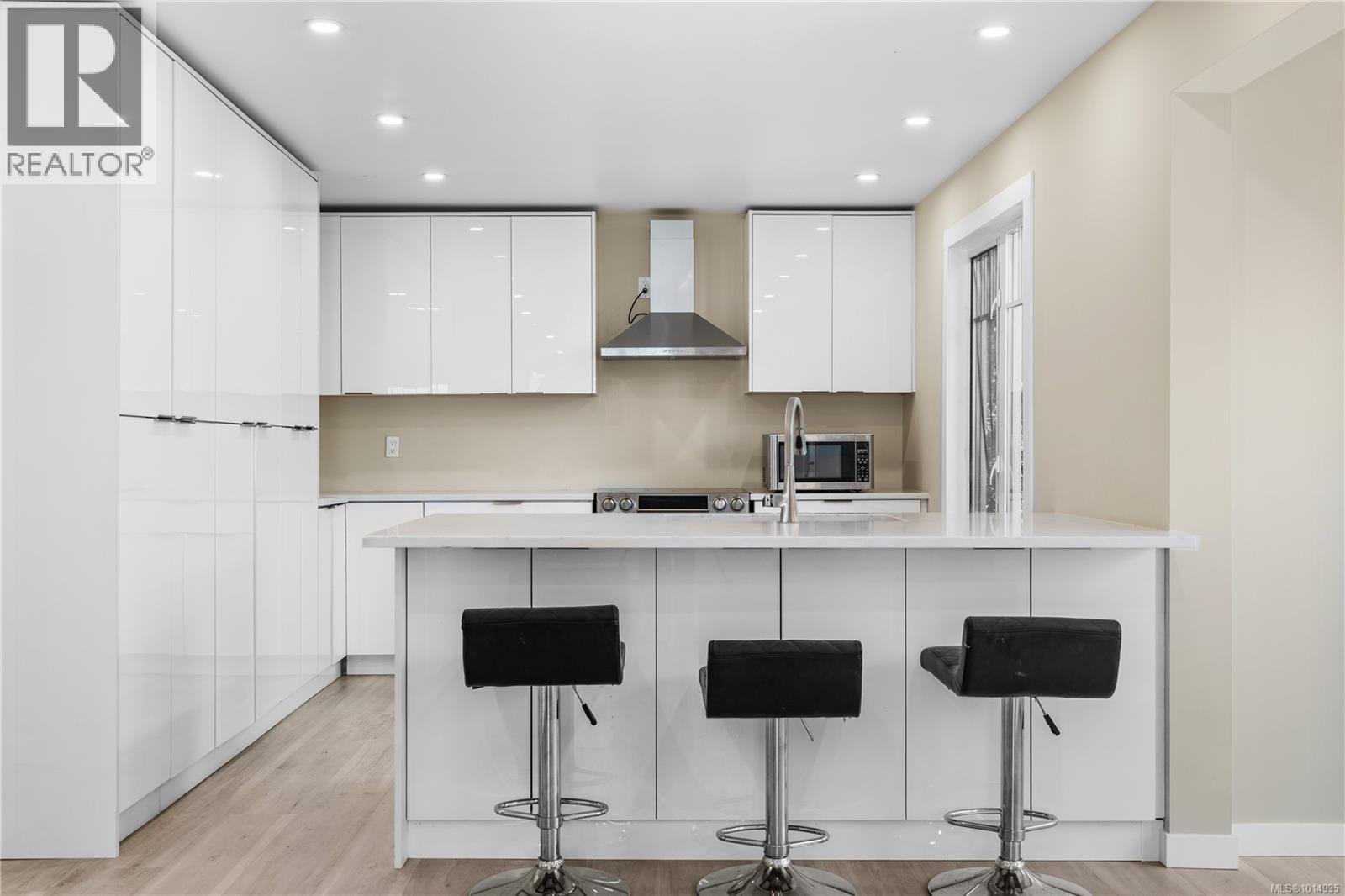 3276 Linwood Ave, Saanich