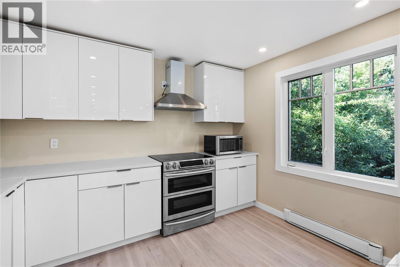 3276 Linwood Ave, Saanich