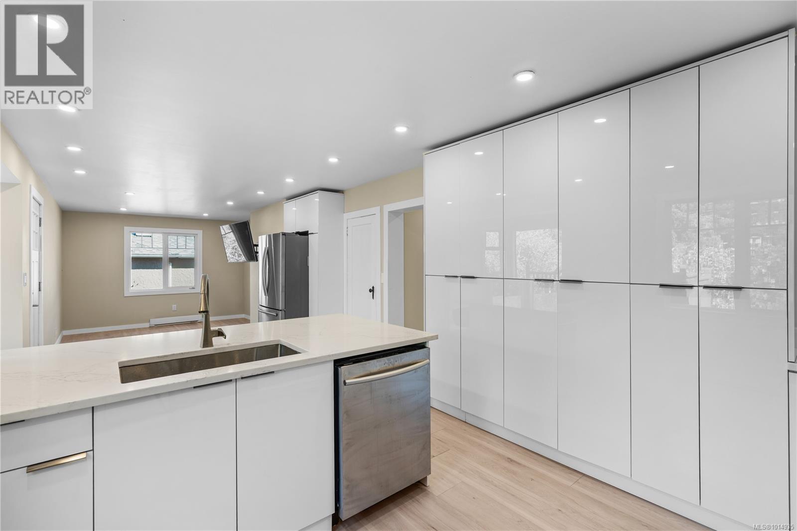 3276 Linwood Ave, Saanich
