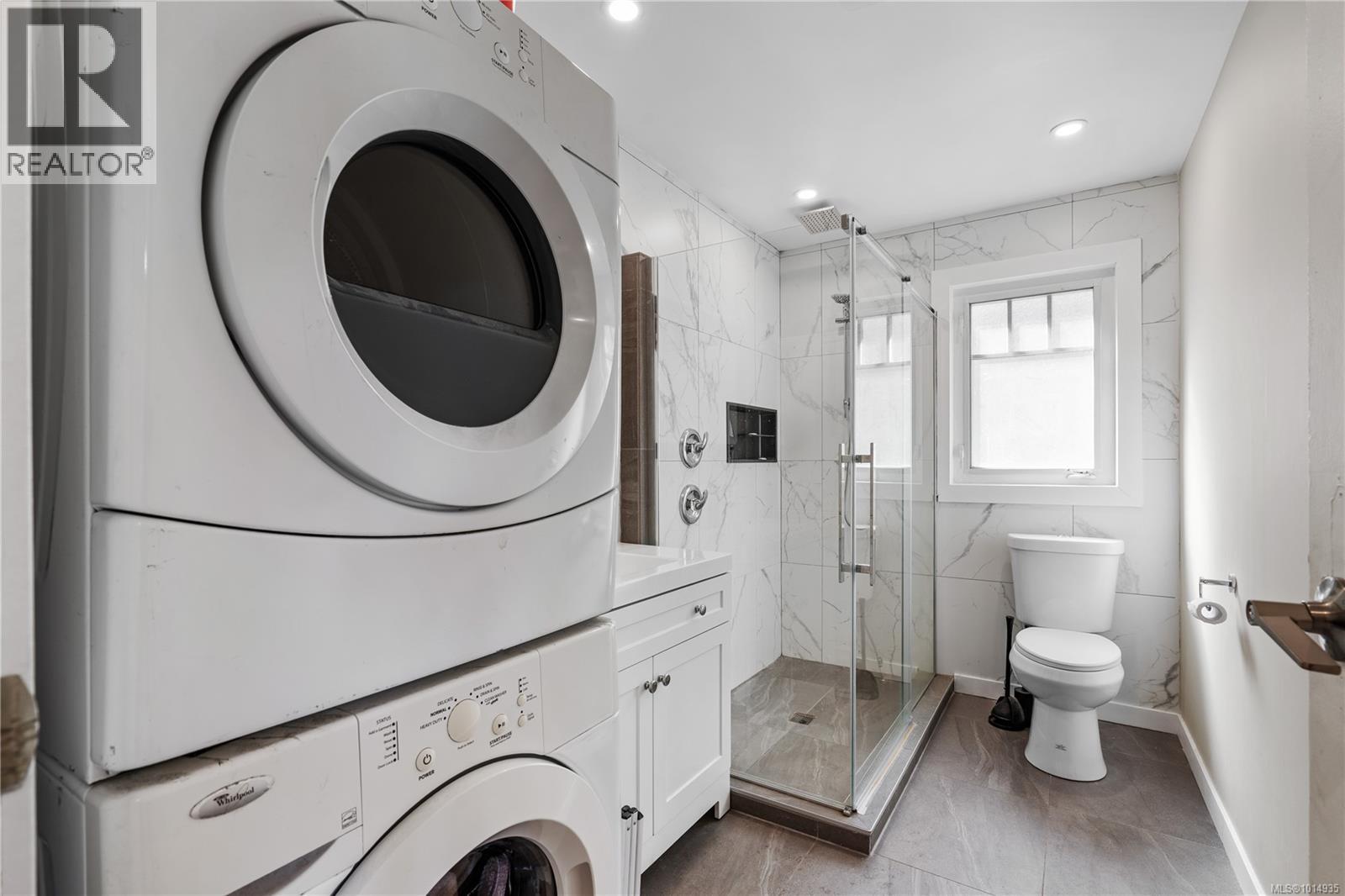 3276 Linwood Ave, Saanich