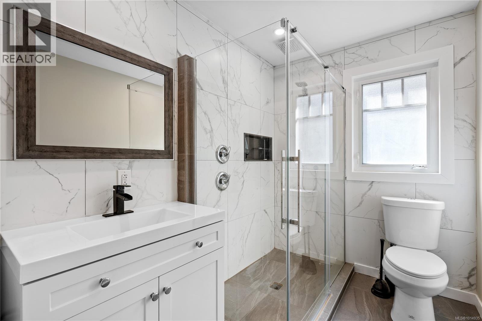 3276 Linwood Ave, Saanich