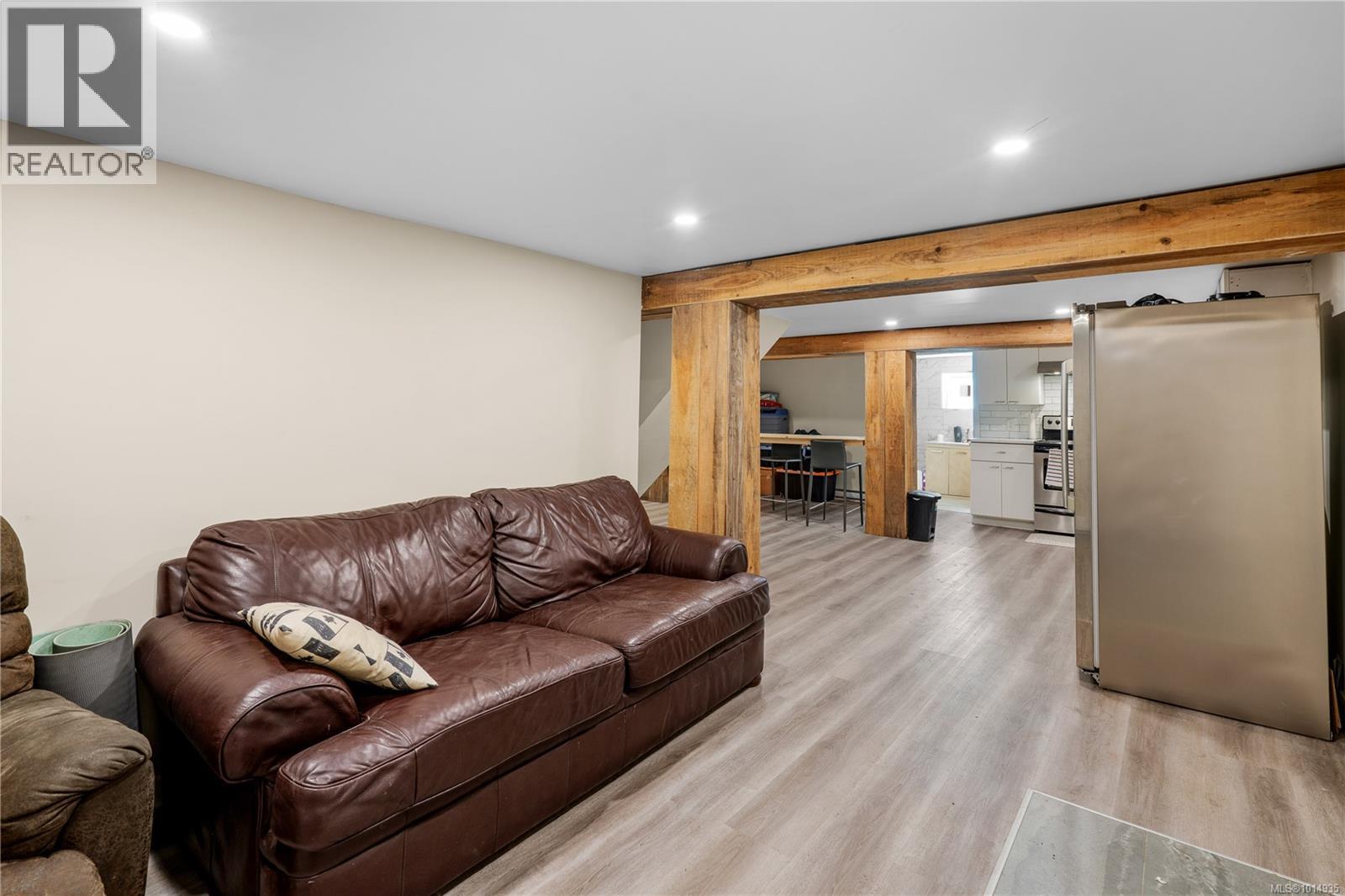 3276 Linwood Ave, Saanich