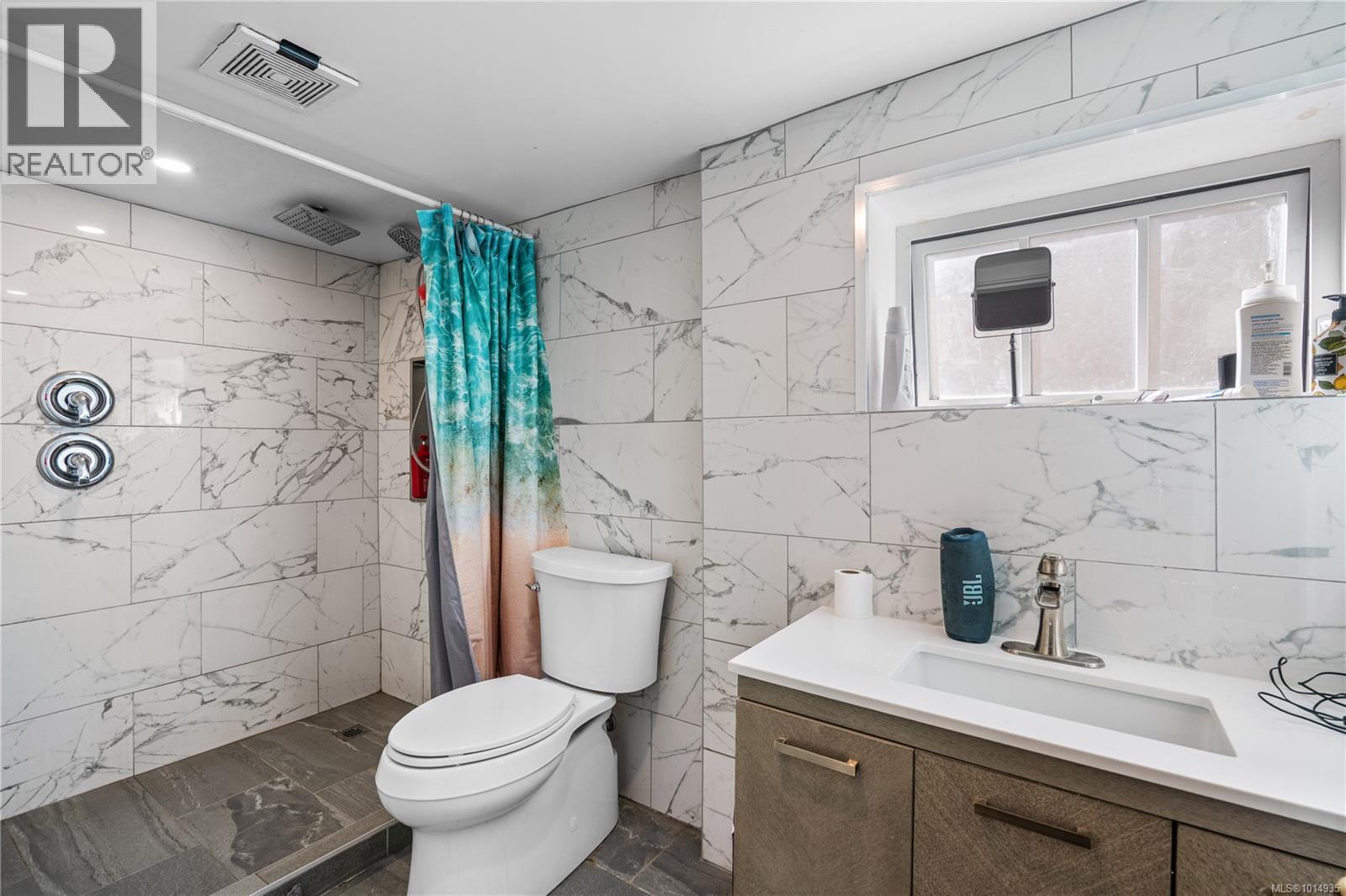 3276 Linwood Ave, Saanich