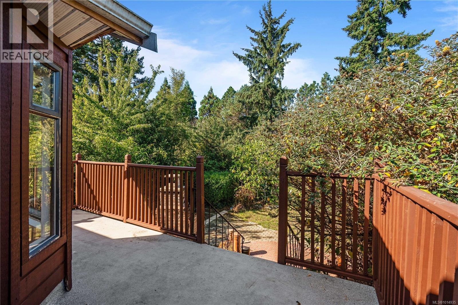 3276 Linwood Ave, Saanich
