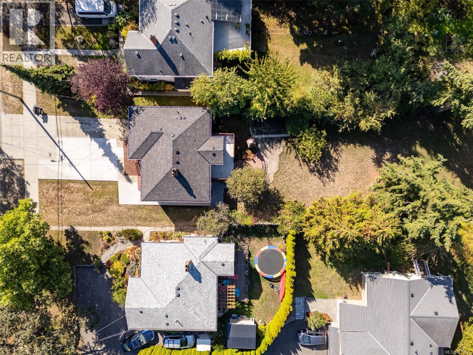 3276 Linwood Ave, Saanich