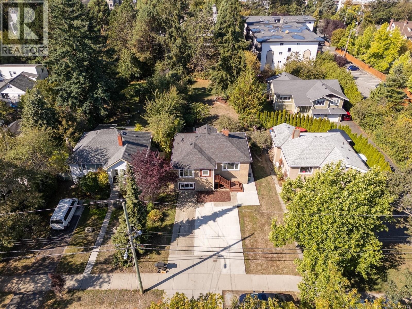 3276 Linwood Ave, Saanich