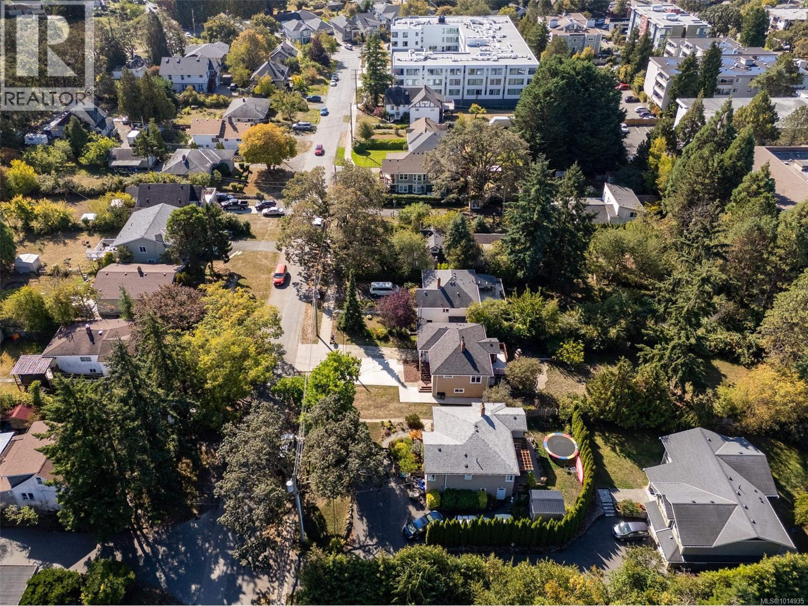 3276 Linwood Ave, Saanich