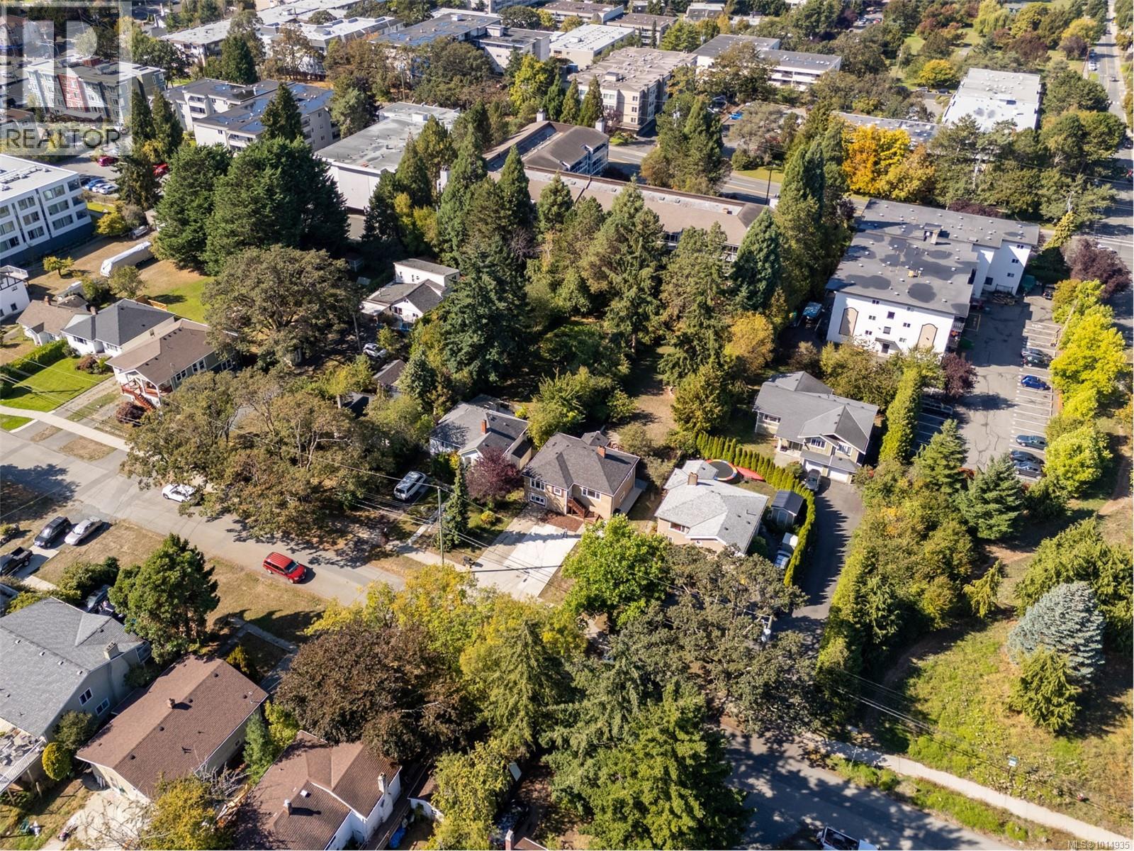 3276 Linwood Ave, Saanich