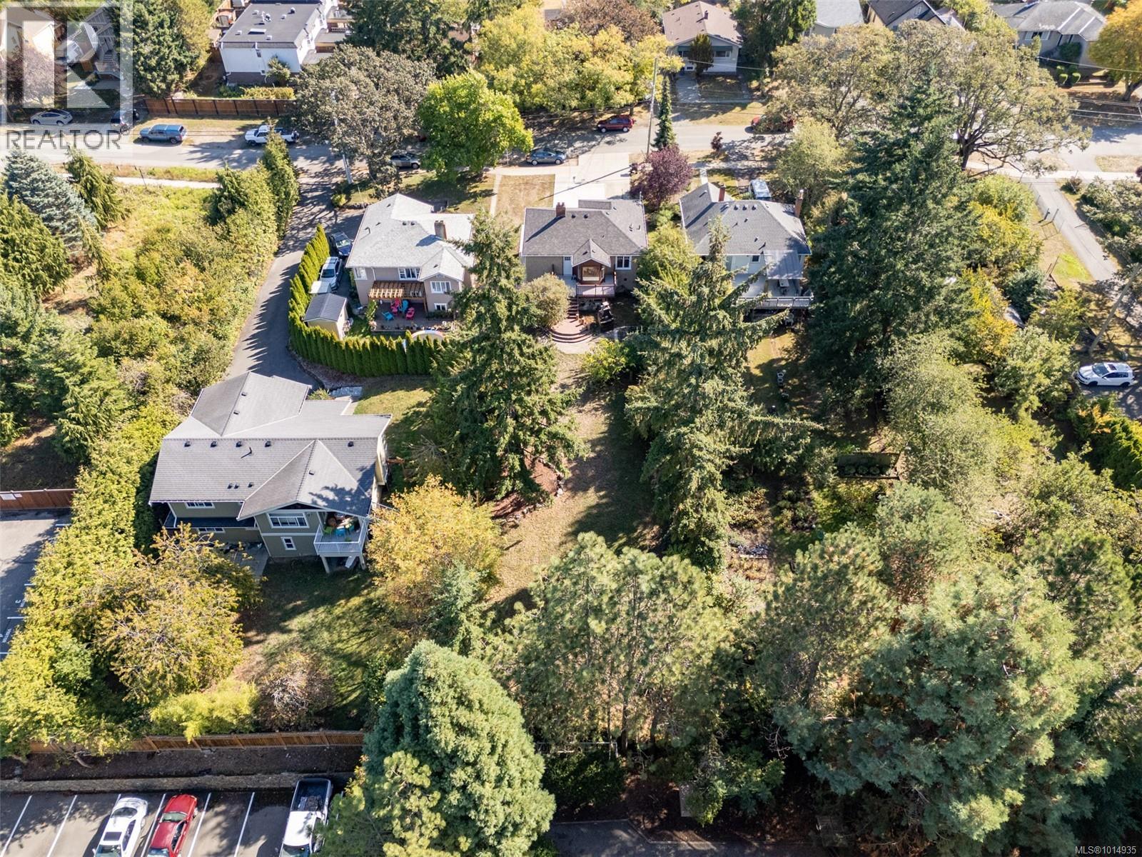 3276 Linwood Ave, Saanich