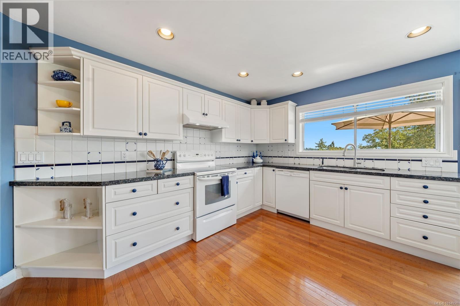 899 Currandale Crt, Saanich