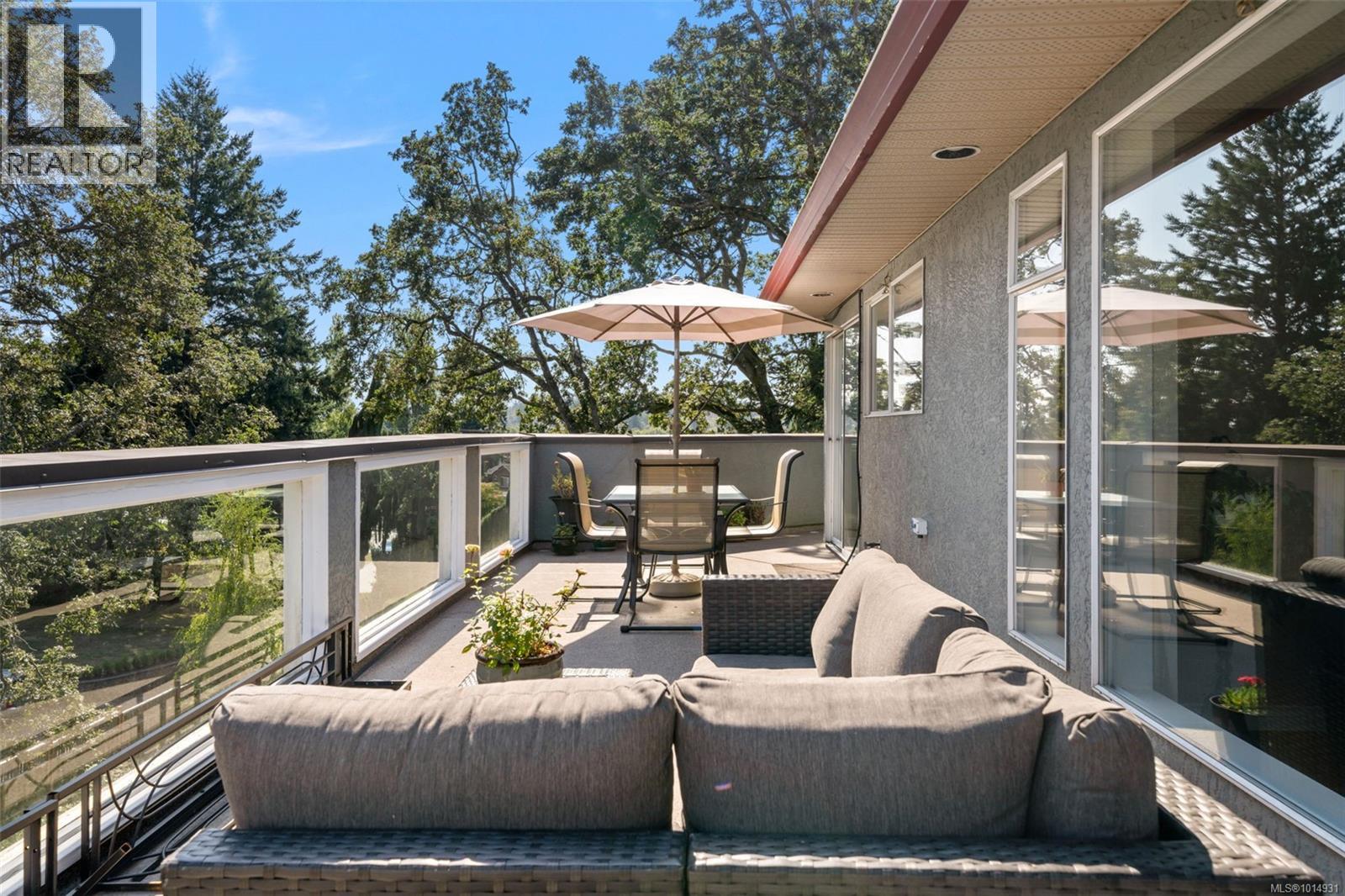 899 Currandale Crt, Saanich