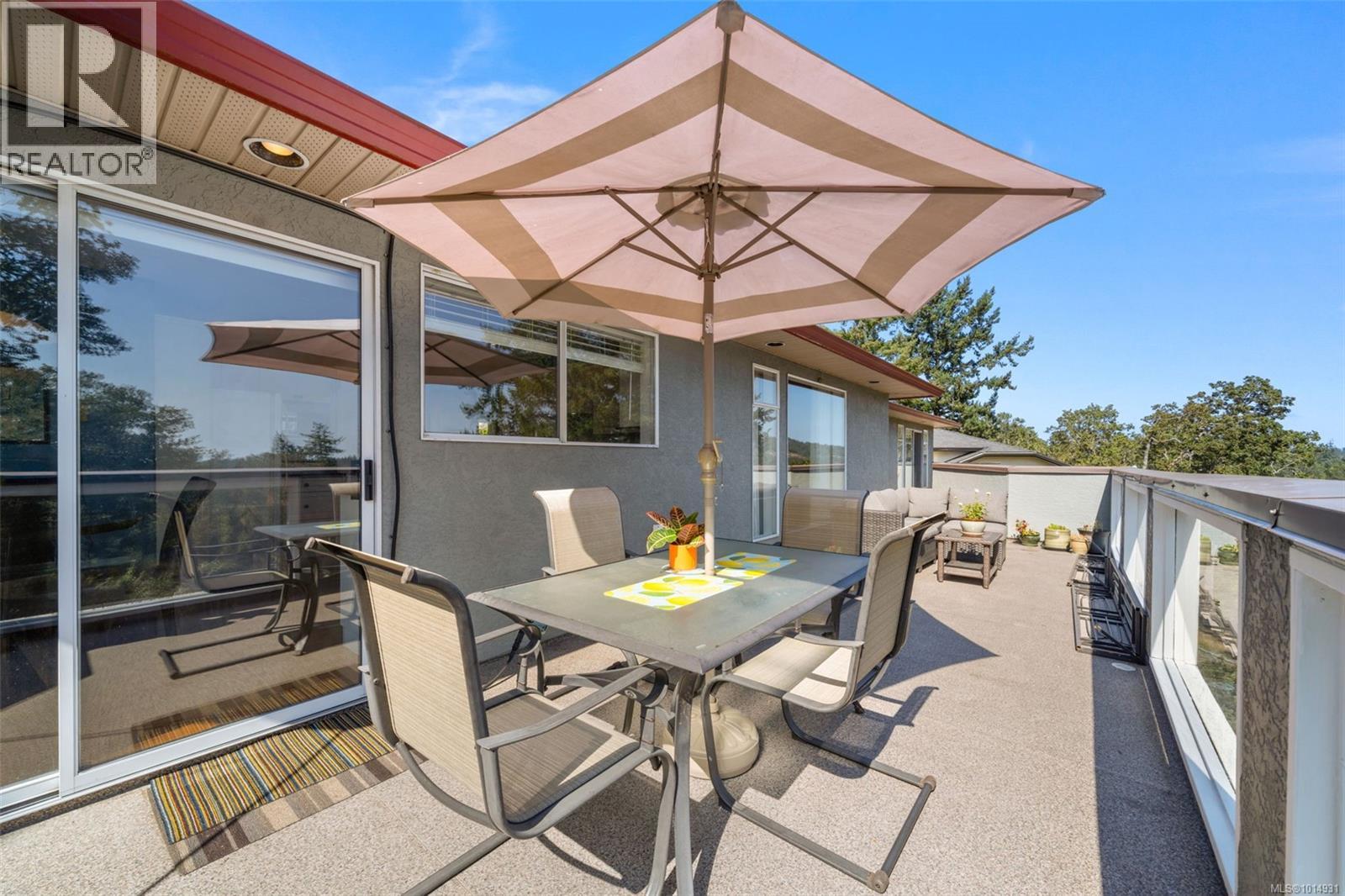 899 Currandale Crt, Saanich