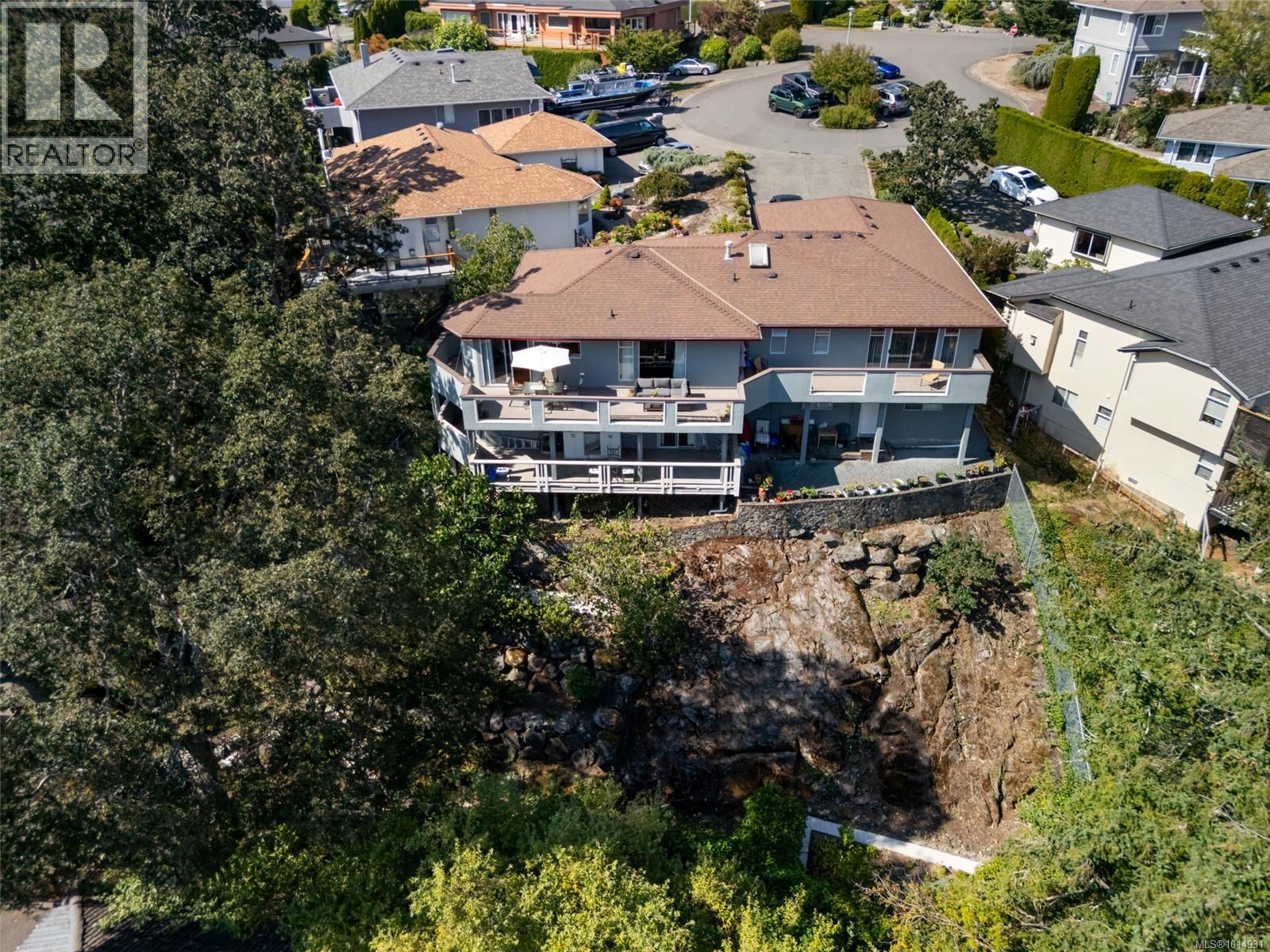 899 Currandale Crt, Saanich
