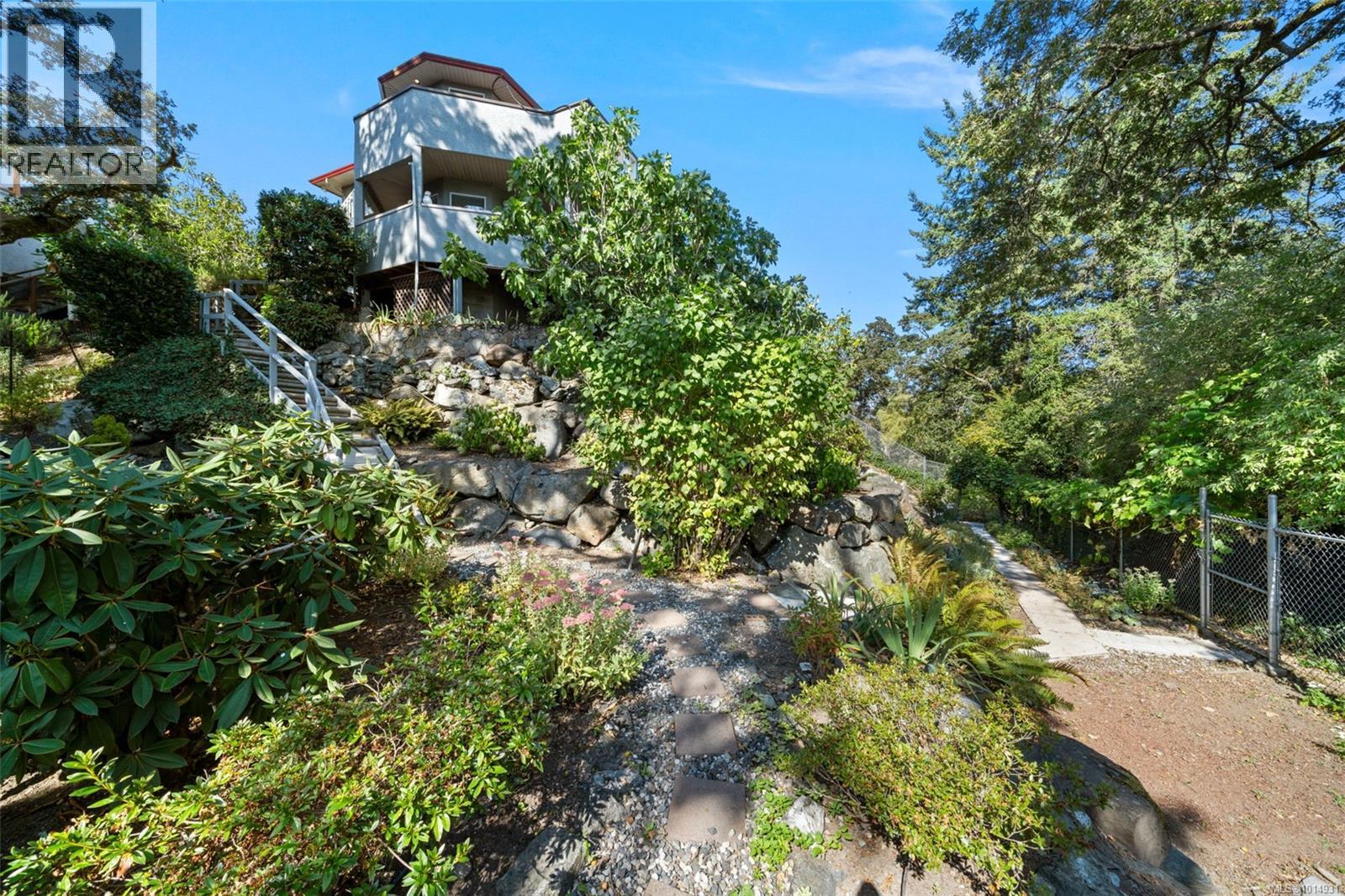 899 Currandale Crt, Saanich