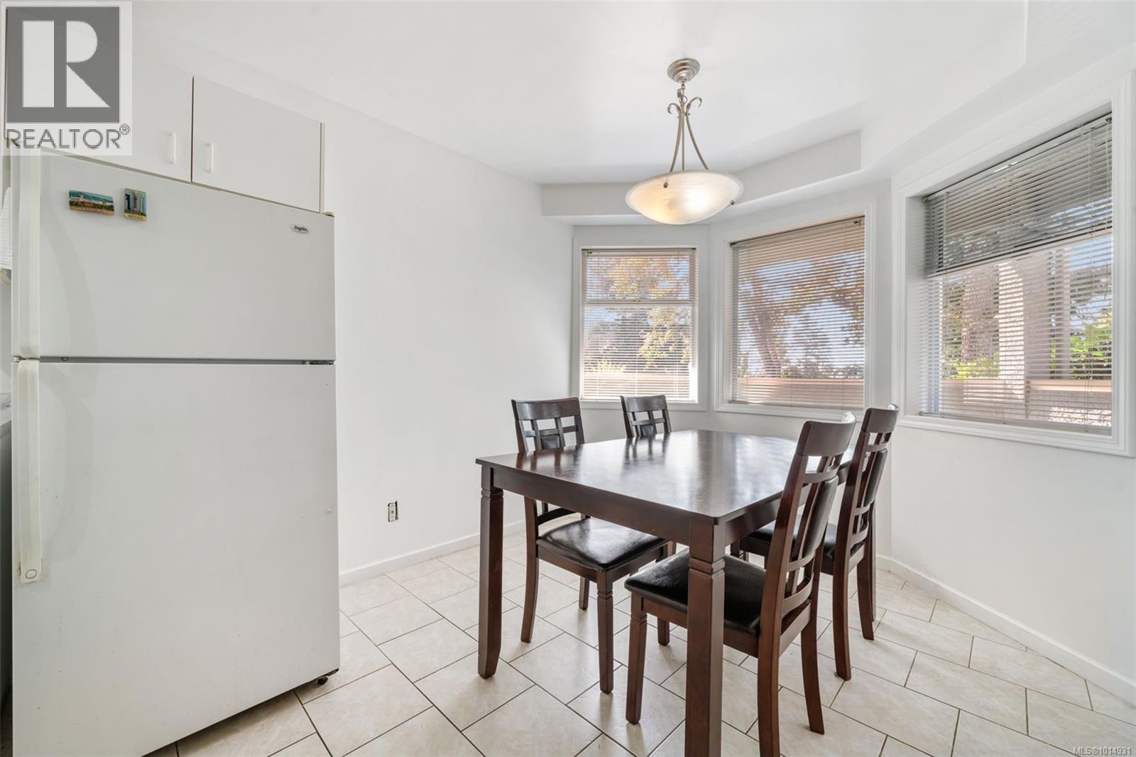 899 Currandale Crt, Saanich