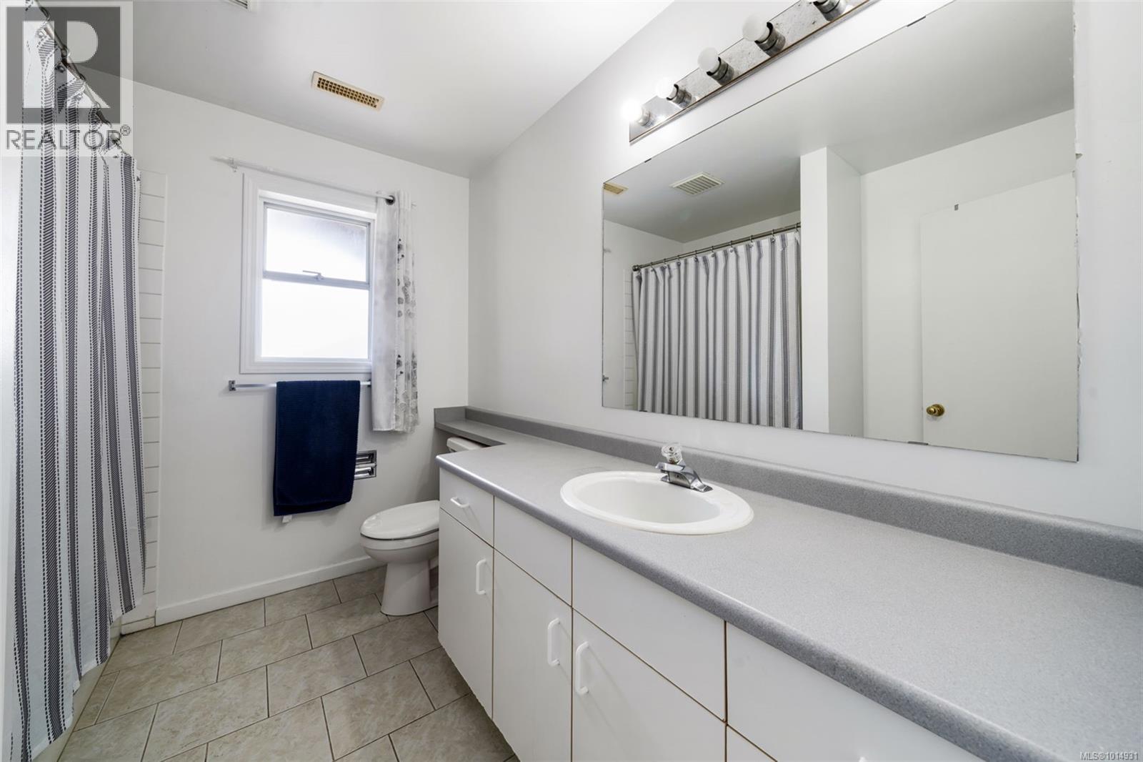 899 Currandale Crt, Saanich