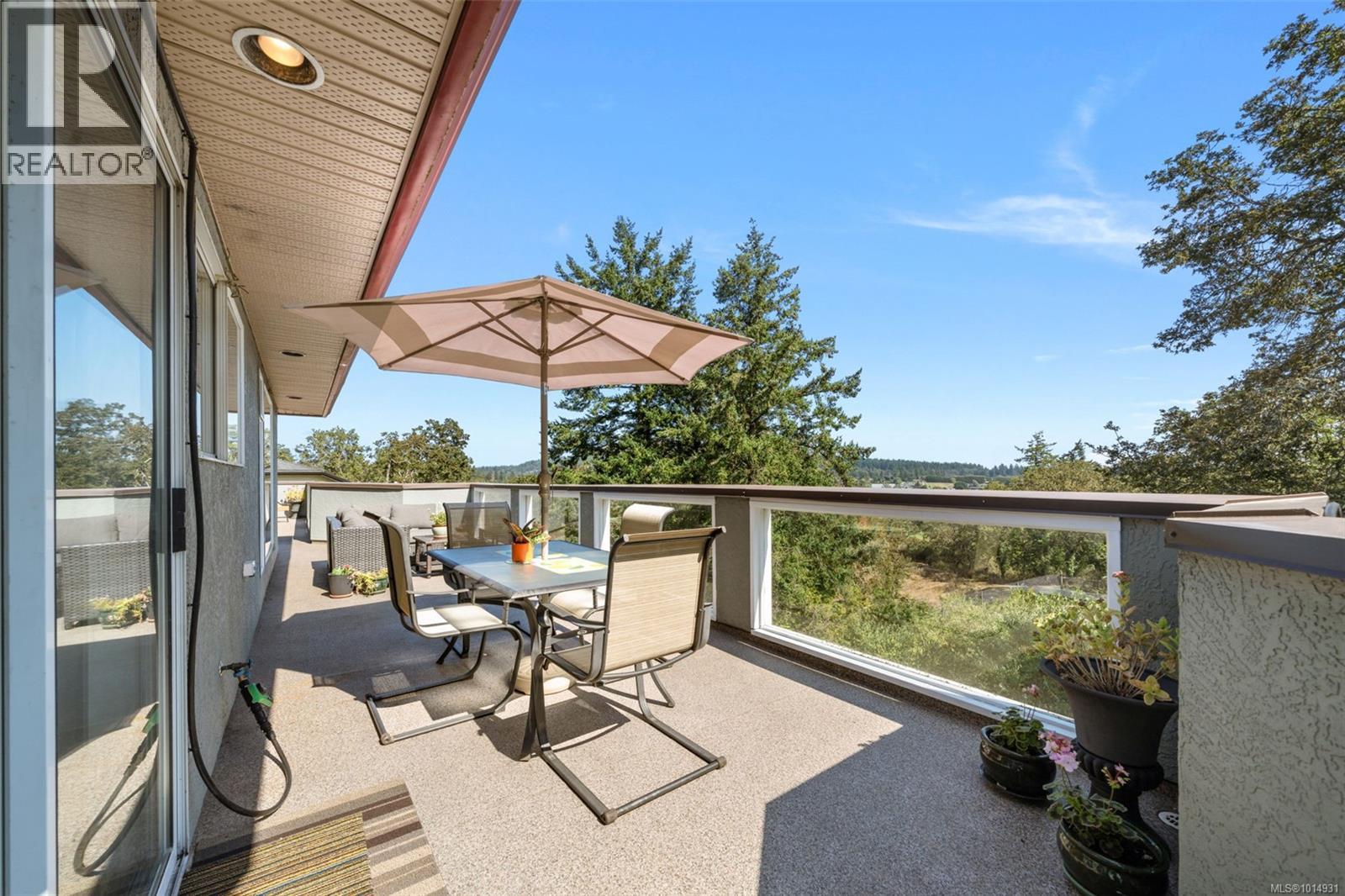 899 Currandale Crt, Saanich