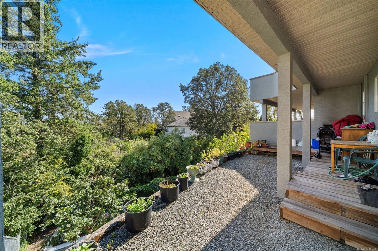 899 Currandale Crt, Saanich