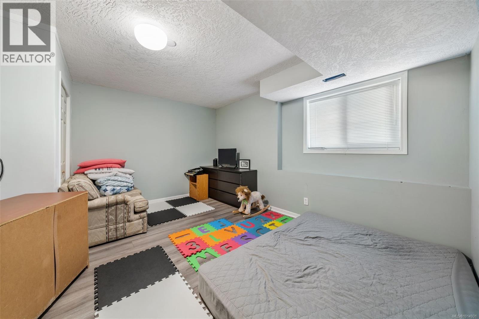 899 Currandale Crt, Saanich
