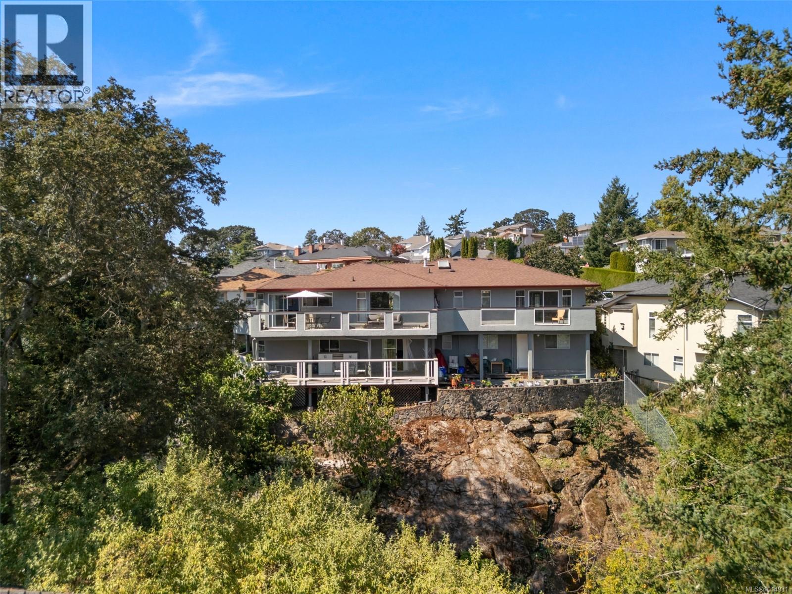 899 Currandale Crt, Saanich