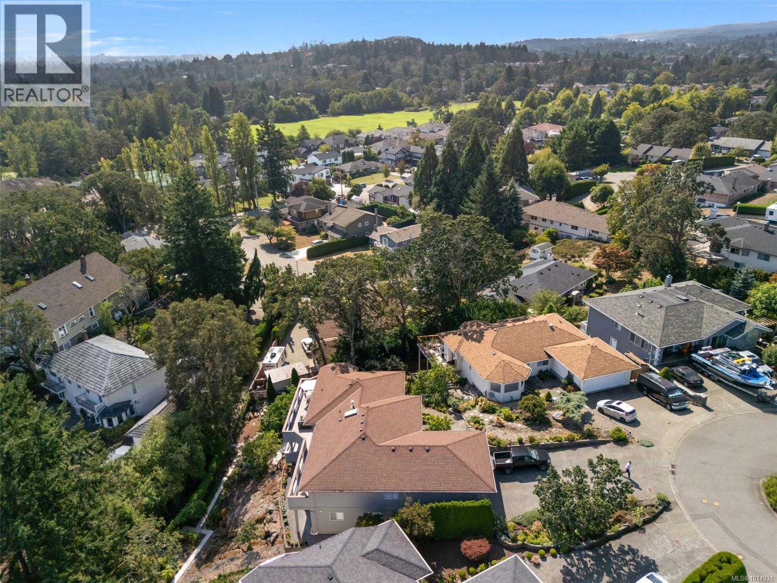 899 Currandale Crt, Saanich