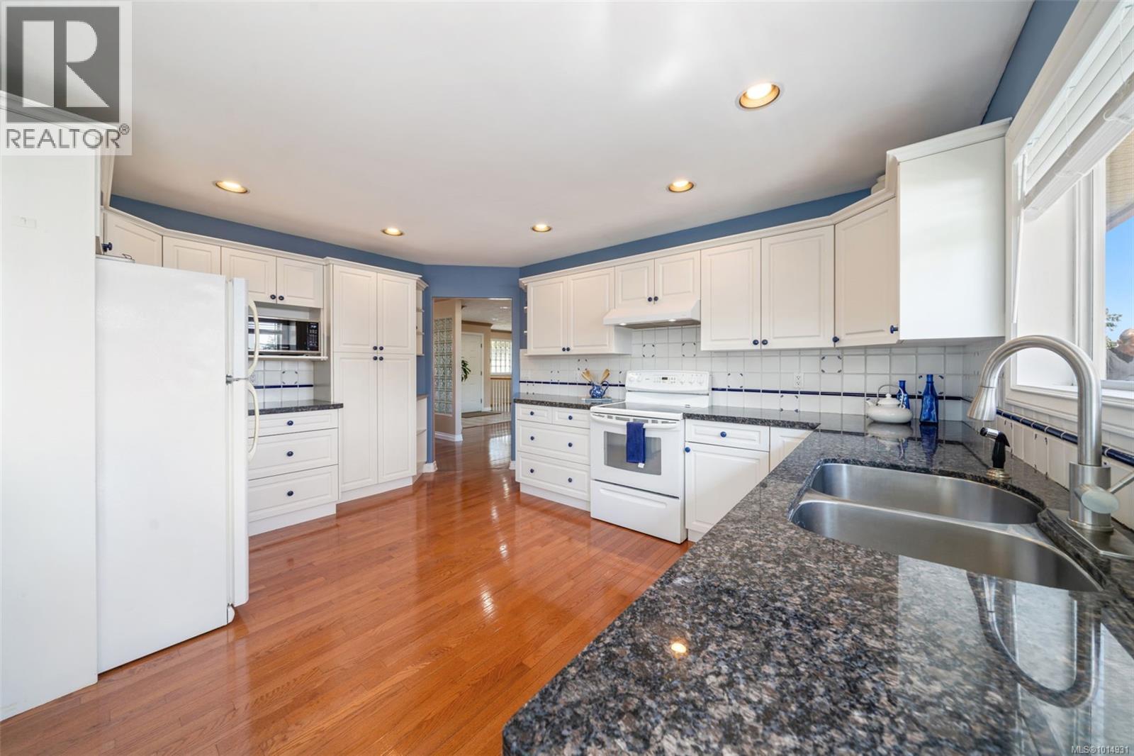 899 Currandale Crt, Saanich