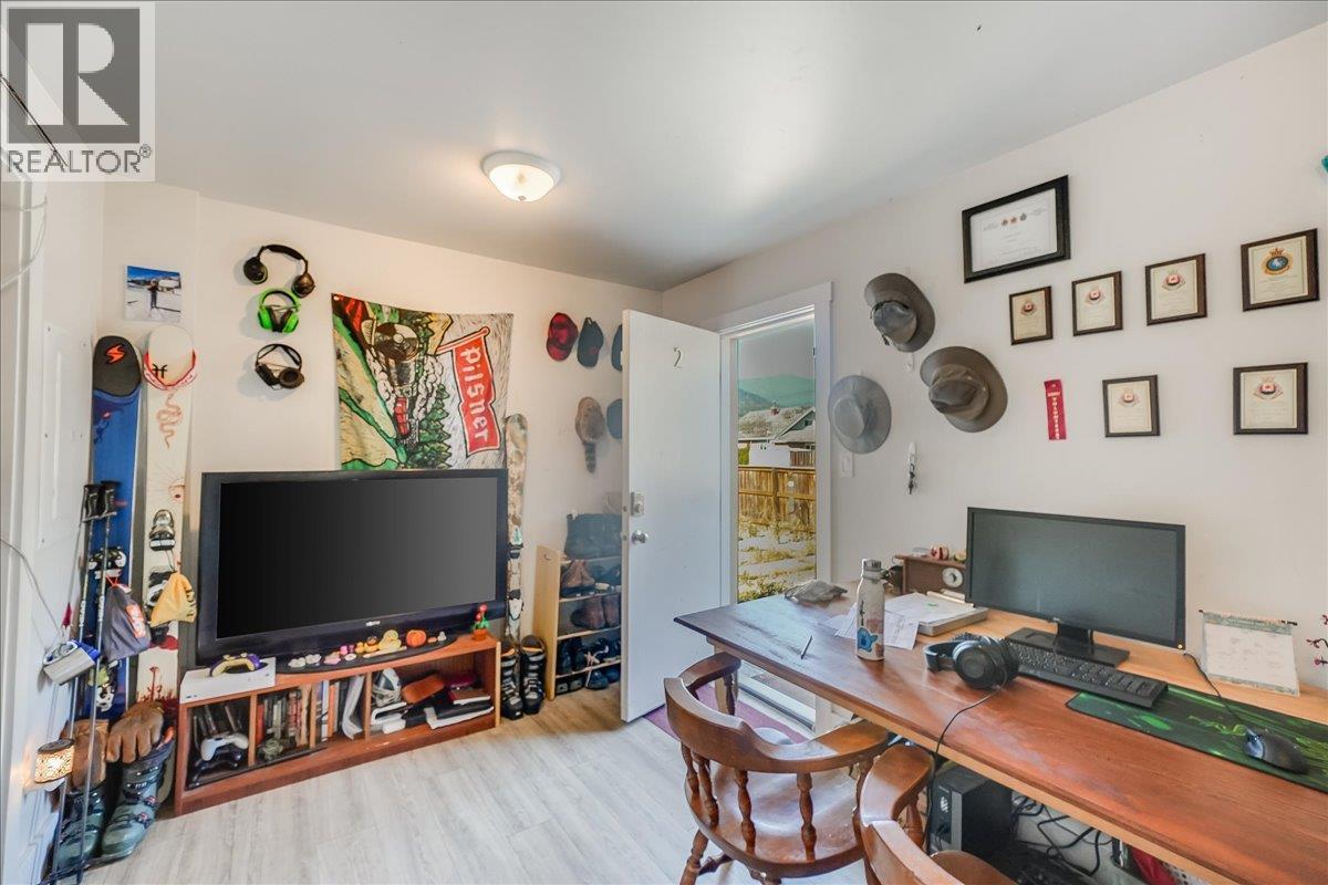 1406 FOURTH Avenue, Trail