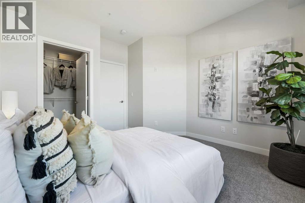 Single Family House for Sale in   Les Jardins Park SE Douglasdale/Glen Calgary 