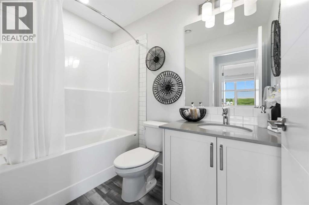 Single Family House for Sale in   Les Jardins Park SE Douglasdale/Glen Calgary 