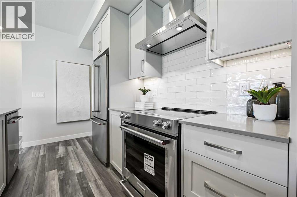 Single Family House for Sale in   Les Jardins Park SE Douglasdale/Glen Calgary 