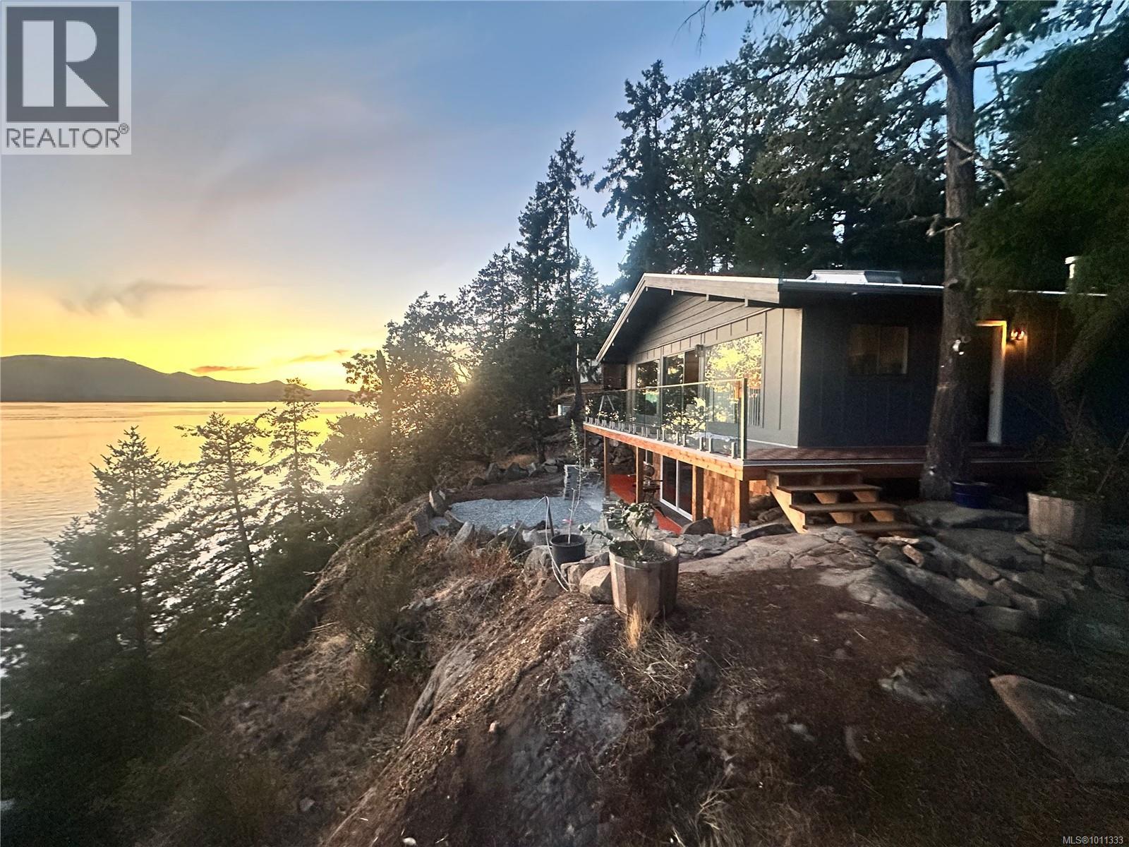 285 Mountain Park Dr, Salt Spring