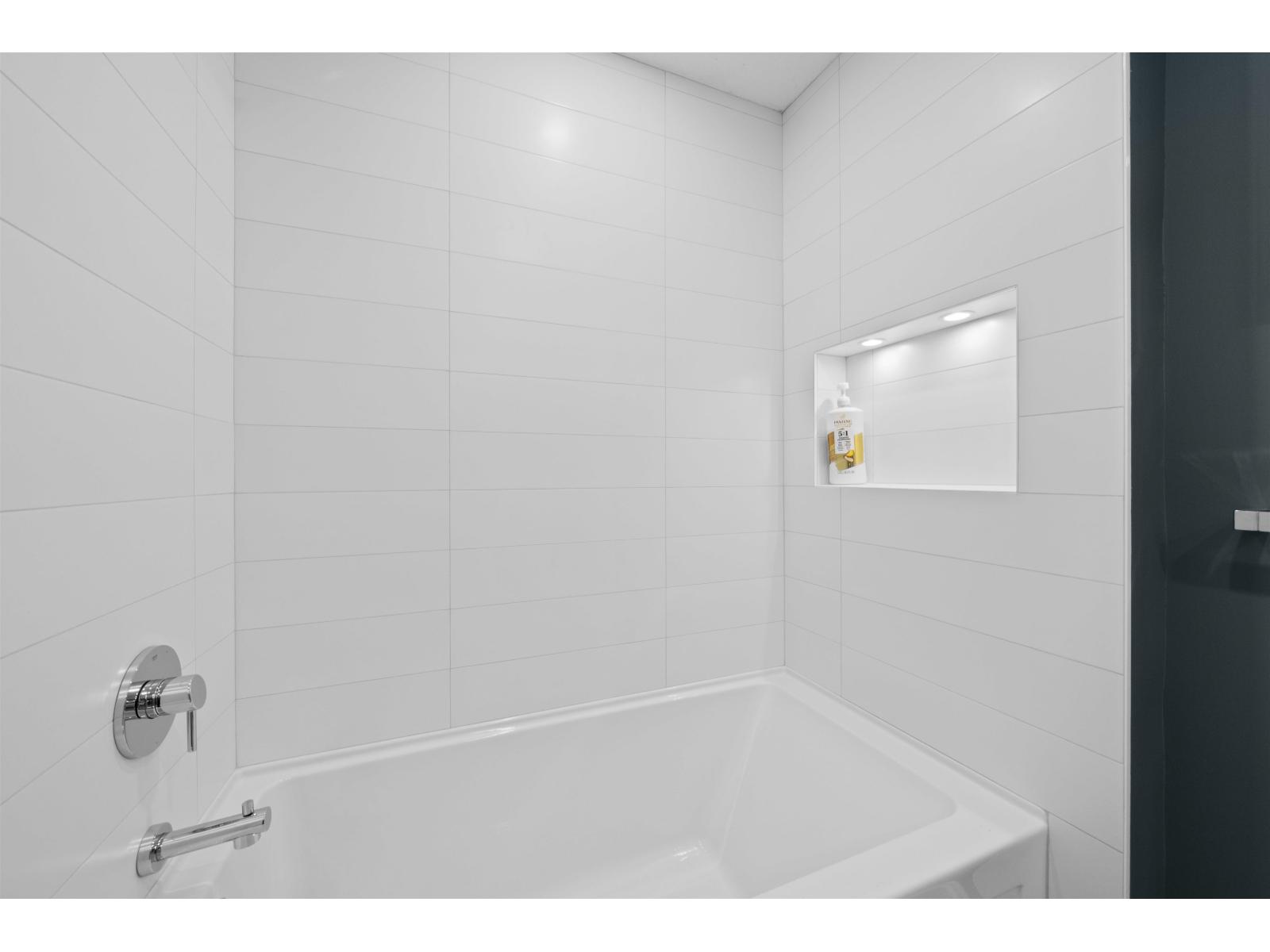 305 170 CEDAR AVENUE, Harrison Hot Springs, Harrison Hot Springs