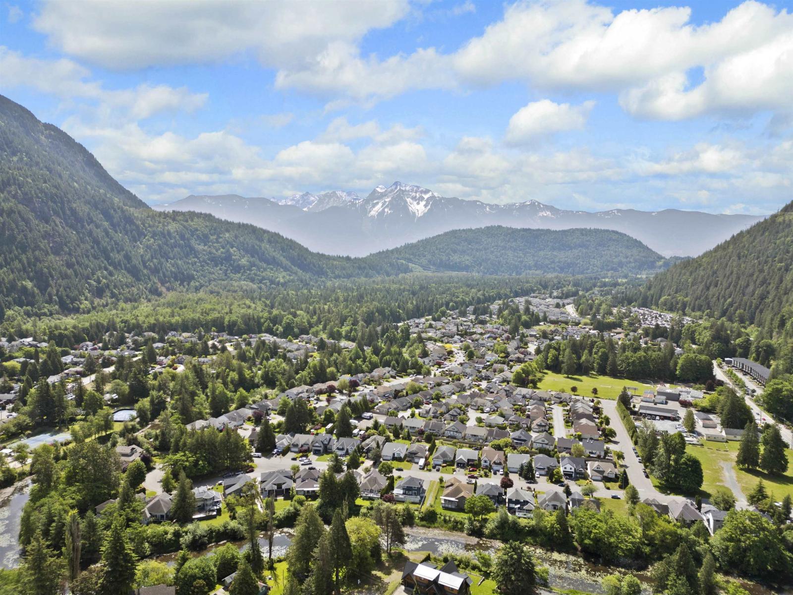 305 170 CEDAR AVENUE, Harrison Hot Springs, Harrison Hot Springs