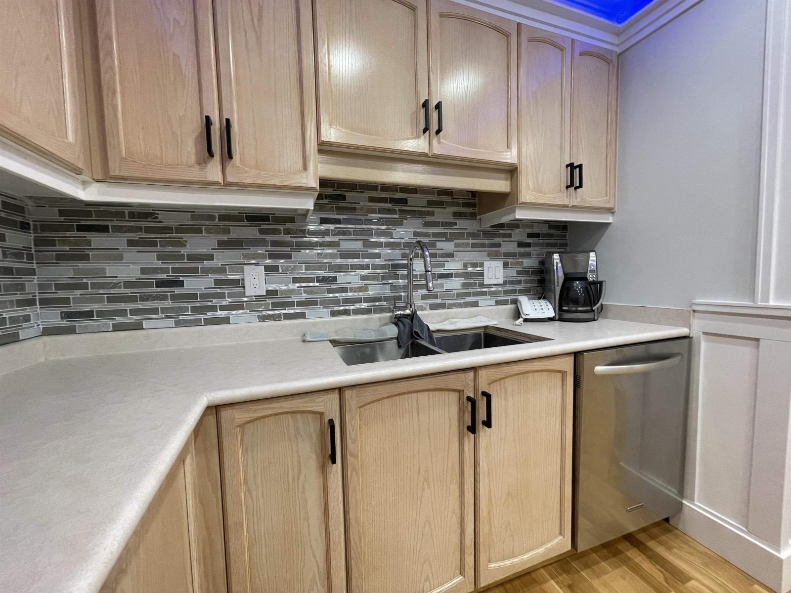 305 170 CEDAR AVENUE, Harrison Hot Springs, Harrison Hot Springs