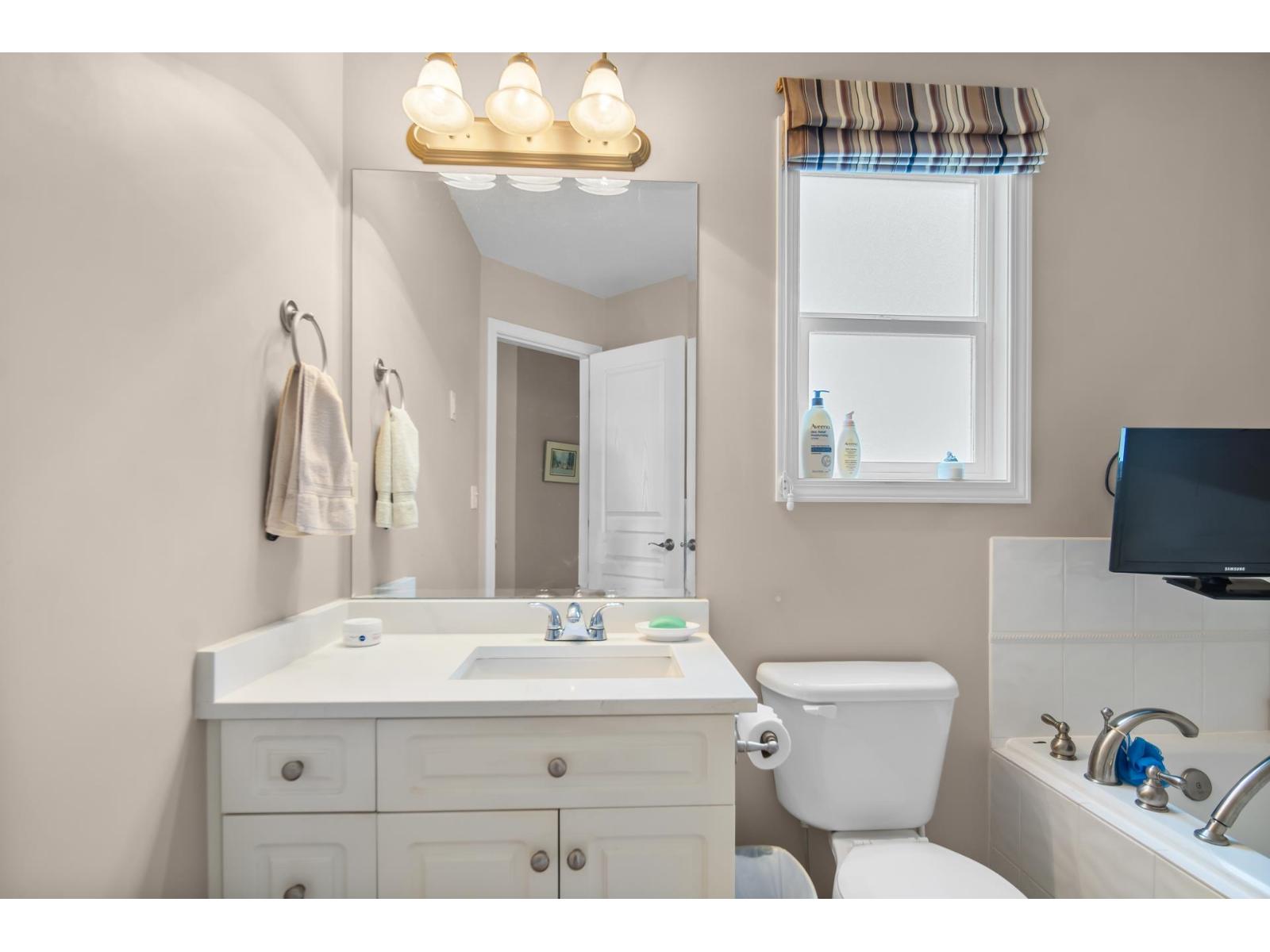 8 349 WALNUT AVENUE, Harrison Hot Springs, Harrison Hot Springs