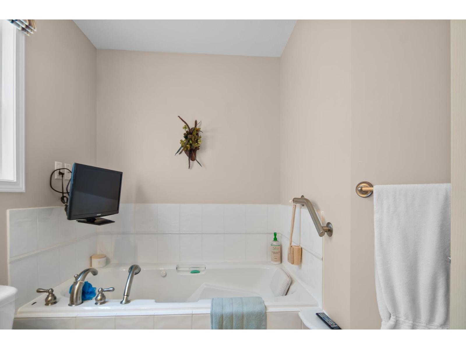 8 349 WALNUT AVENUE, Harrison Hot Springs, Harrison Hot Springs