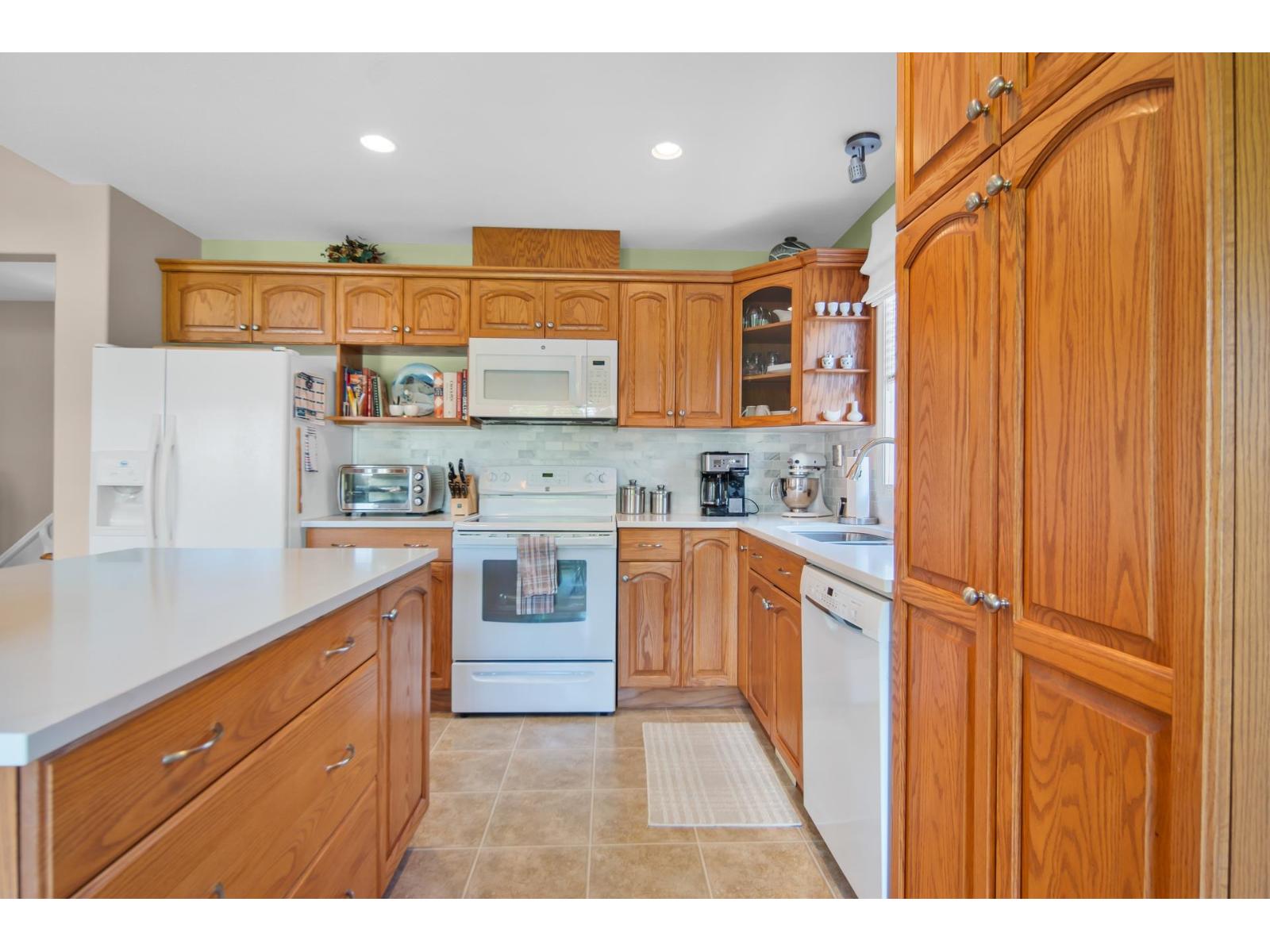 8 349 WALNUT AVENUE, Harrison Hot Springs, Harrison Hot Springs