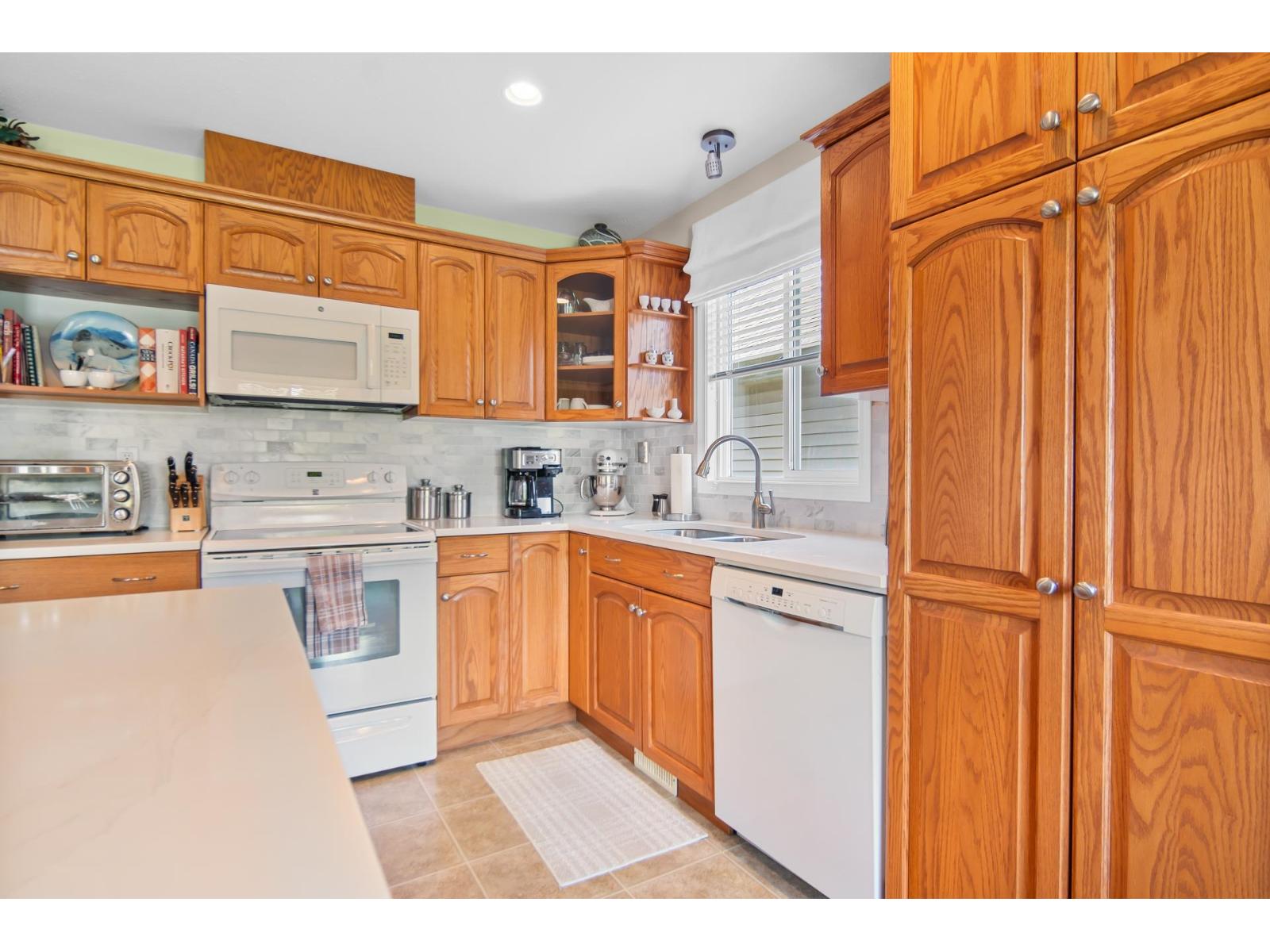 8 349 WALNUT AVENUE, Harrison Hot Springs, Harrison Hot Springs