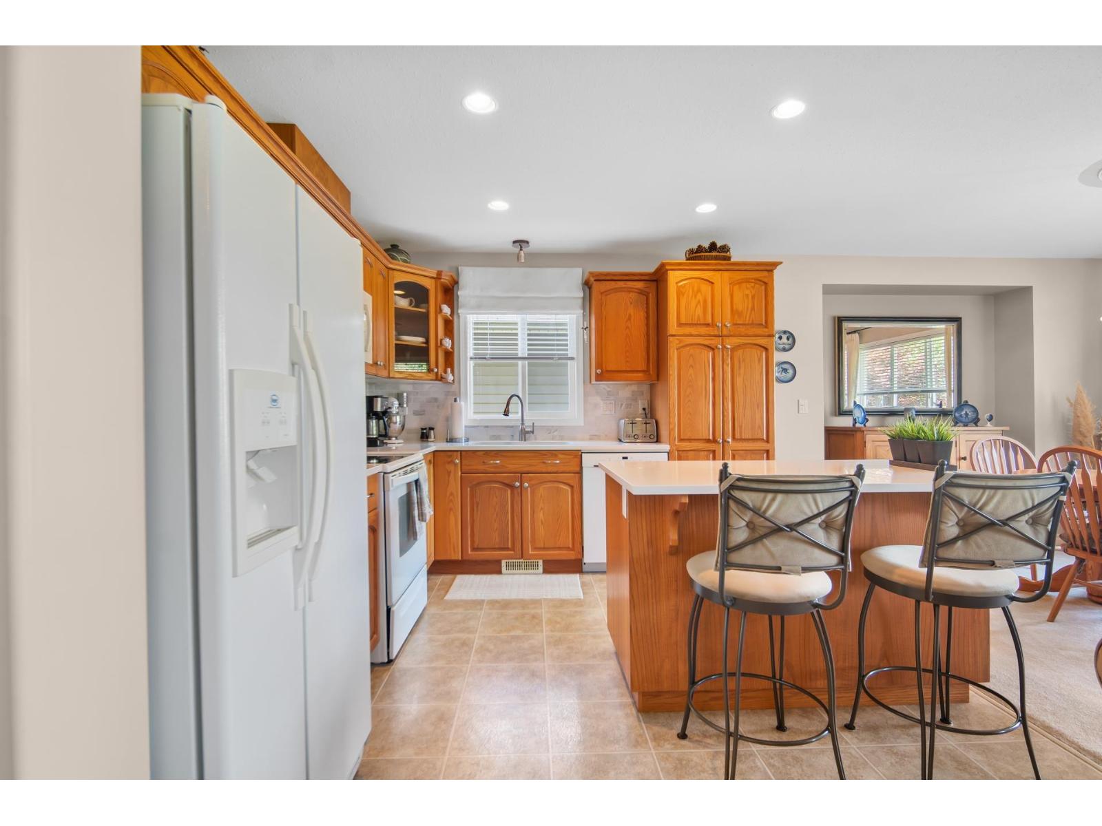 8 349 WALNUT AVENUE, Harrison Hot Springs, Harrison Hot Springs