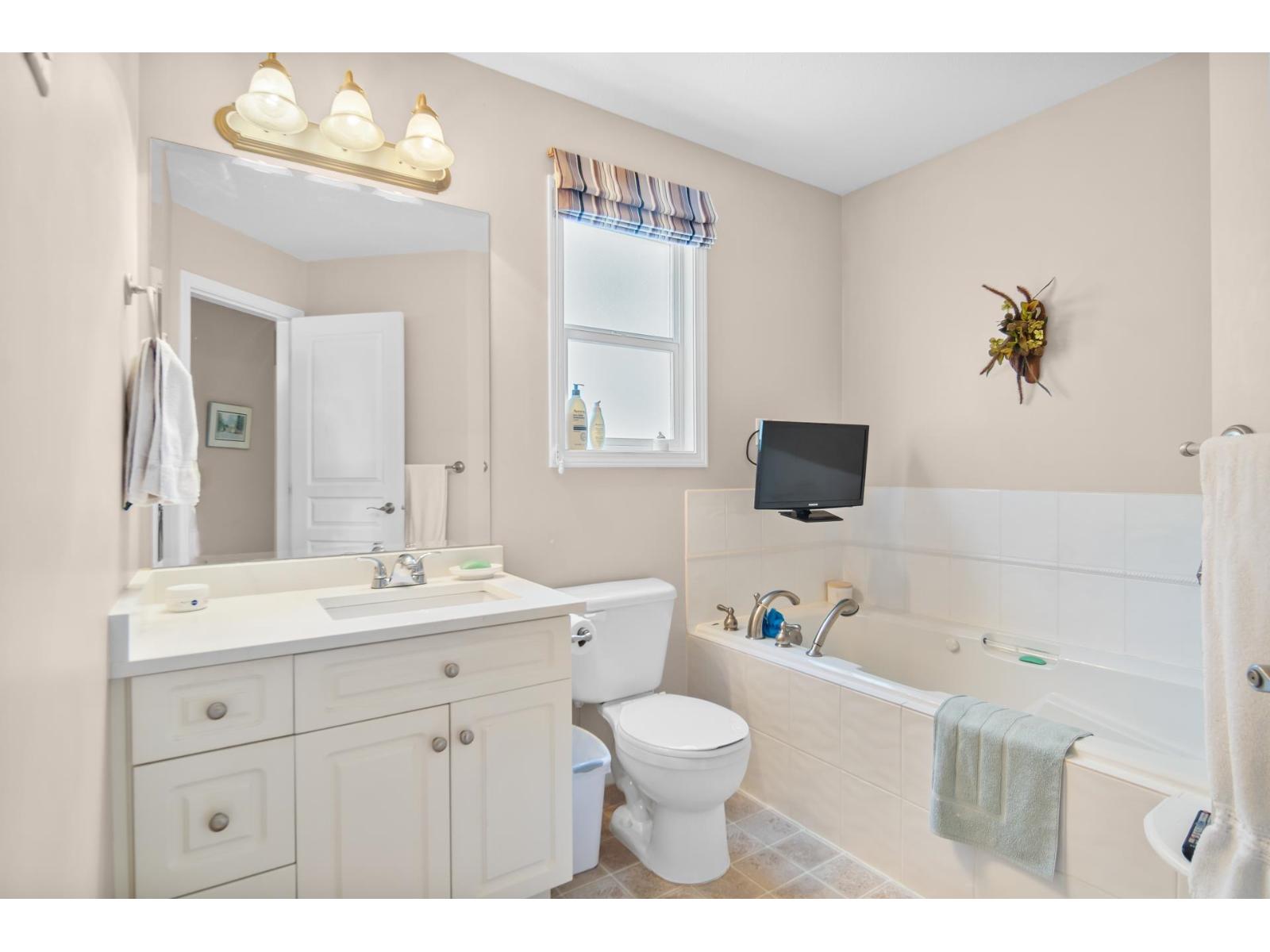 8 349 WALNUT AVENUE, Harrison Hot Springs, Harrison Hot Springs