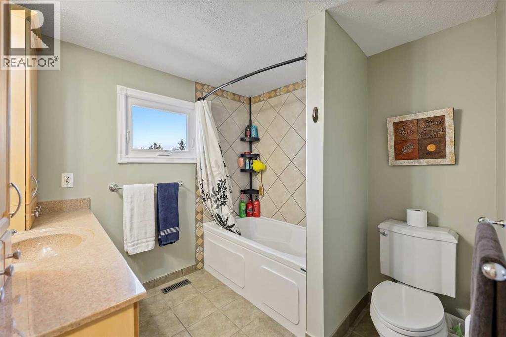 Single Family House 5 Level for Sale in   Dalhousie Drive NW Dalhousie Calgary 