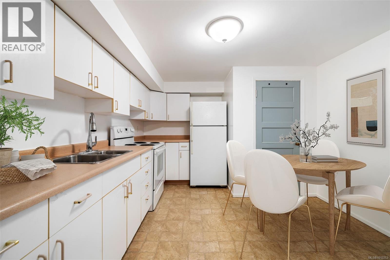  215 Suzanne Place, View Royal