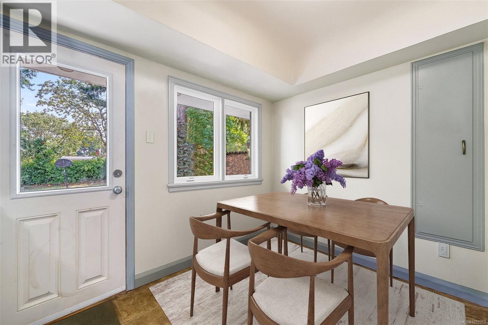  215 Suzanne Place, View Royal